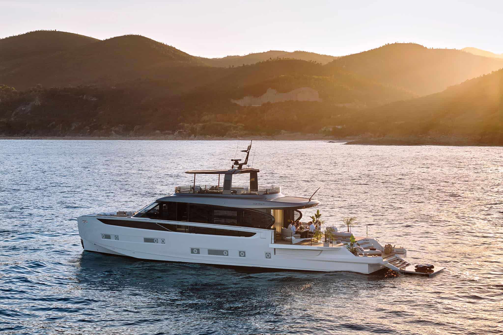 Aft three-quarter exterior view of the Azimut Seadeck 9