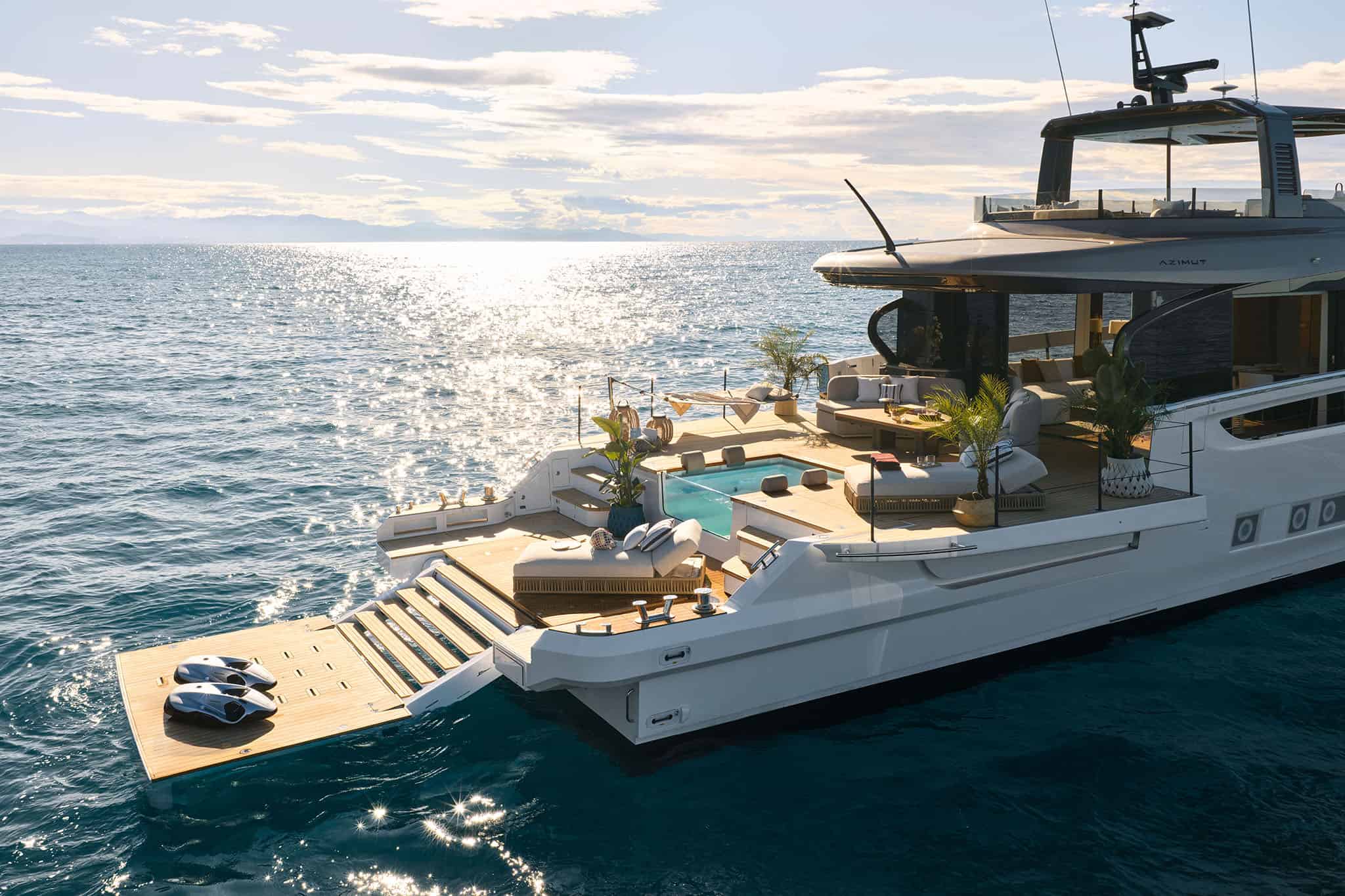 Aft Fun Island lounge on the Azimut Seadeck 9 overlooking the sea