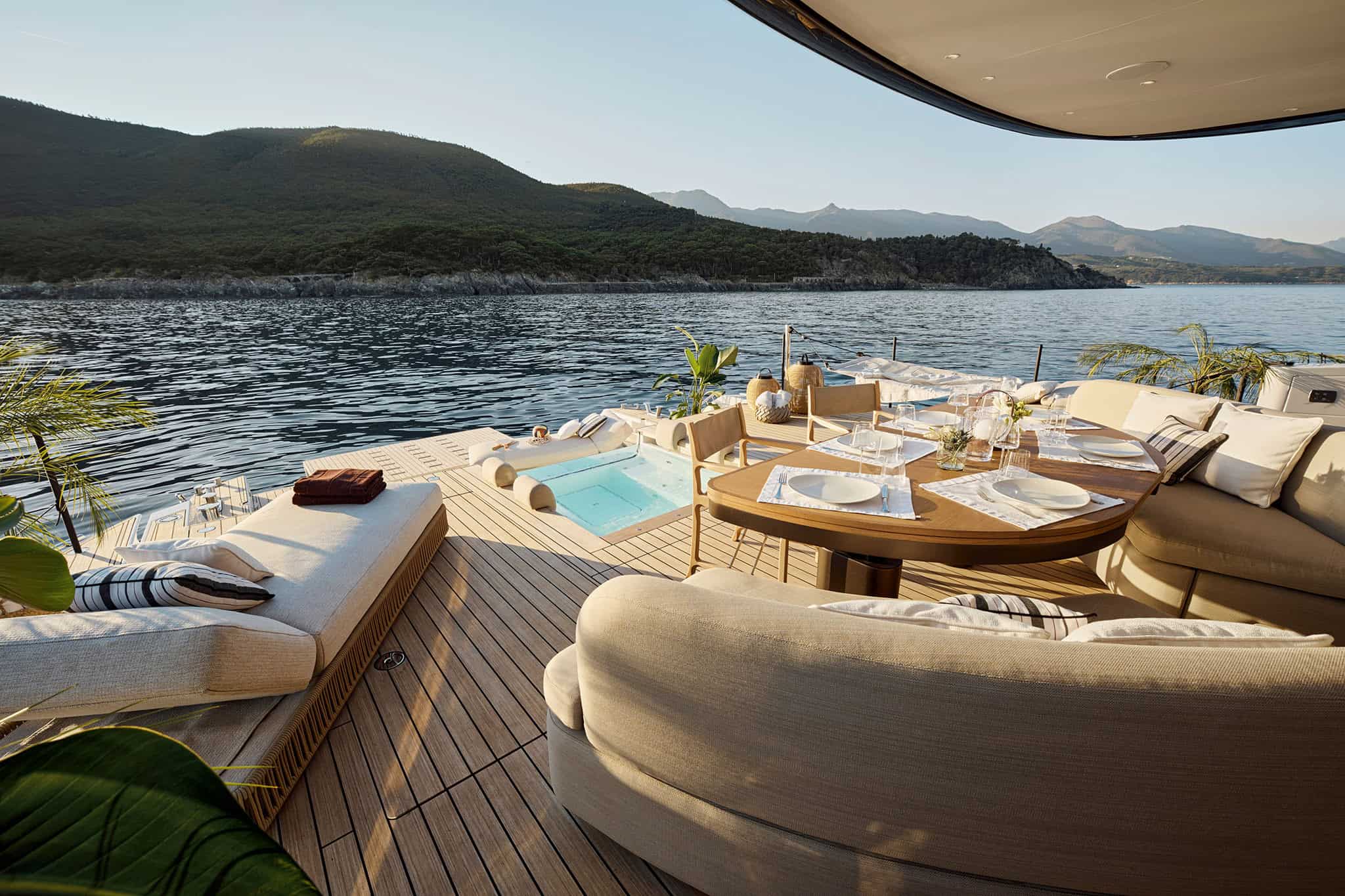 Open side terraces and pool in the Azimut Seadeck 9 aft deck