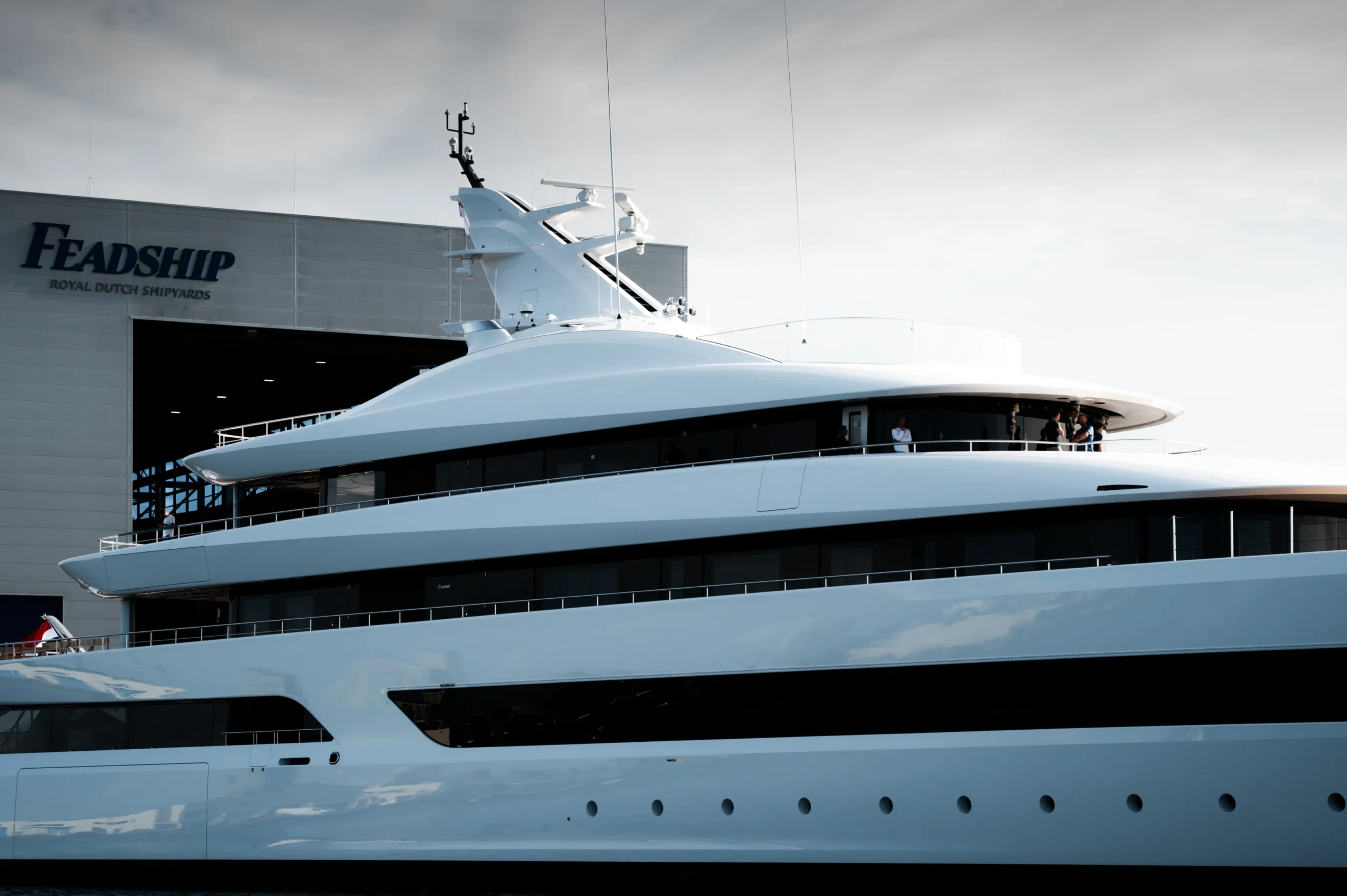 Feadship Milky Way showing mast and superstructure proportions