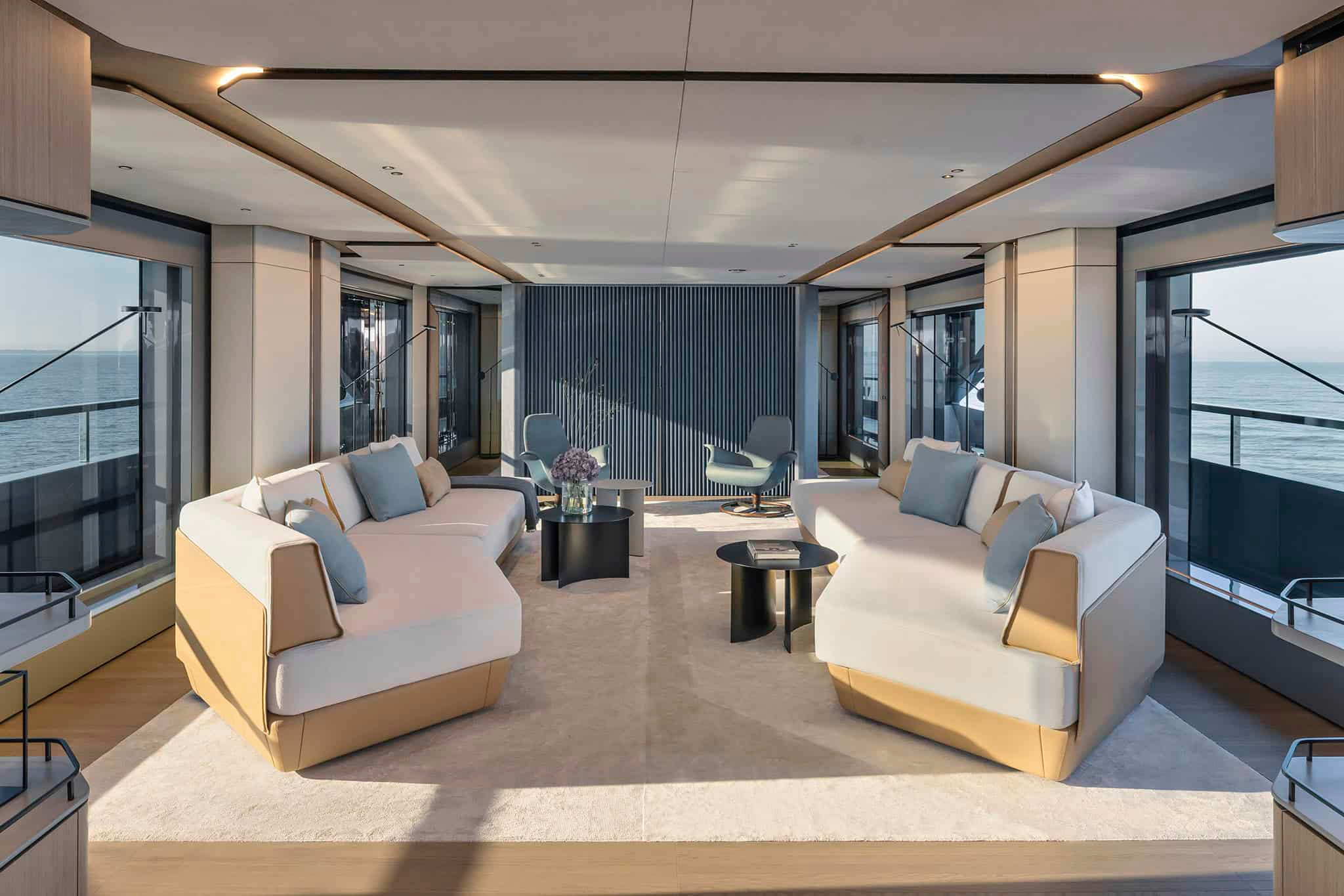 The Grande Trideck saloon in the maker’s official gallery
