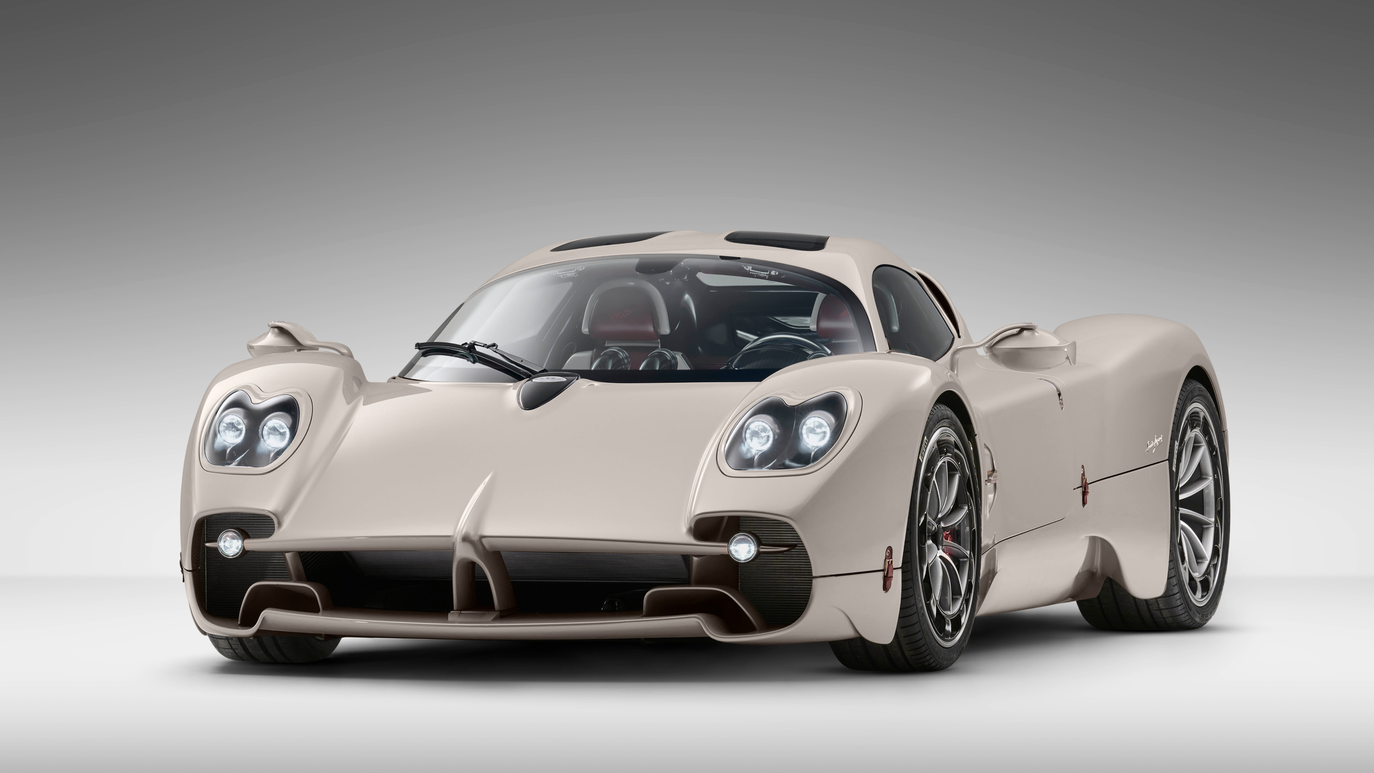 Original Utopia coupé in an official front three-quarter studio visual