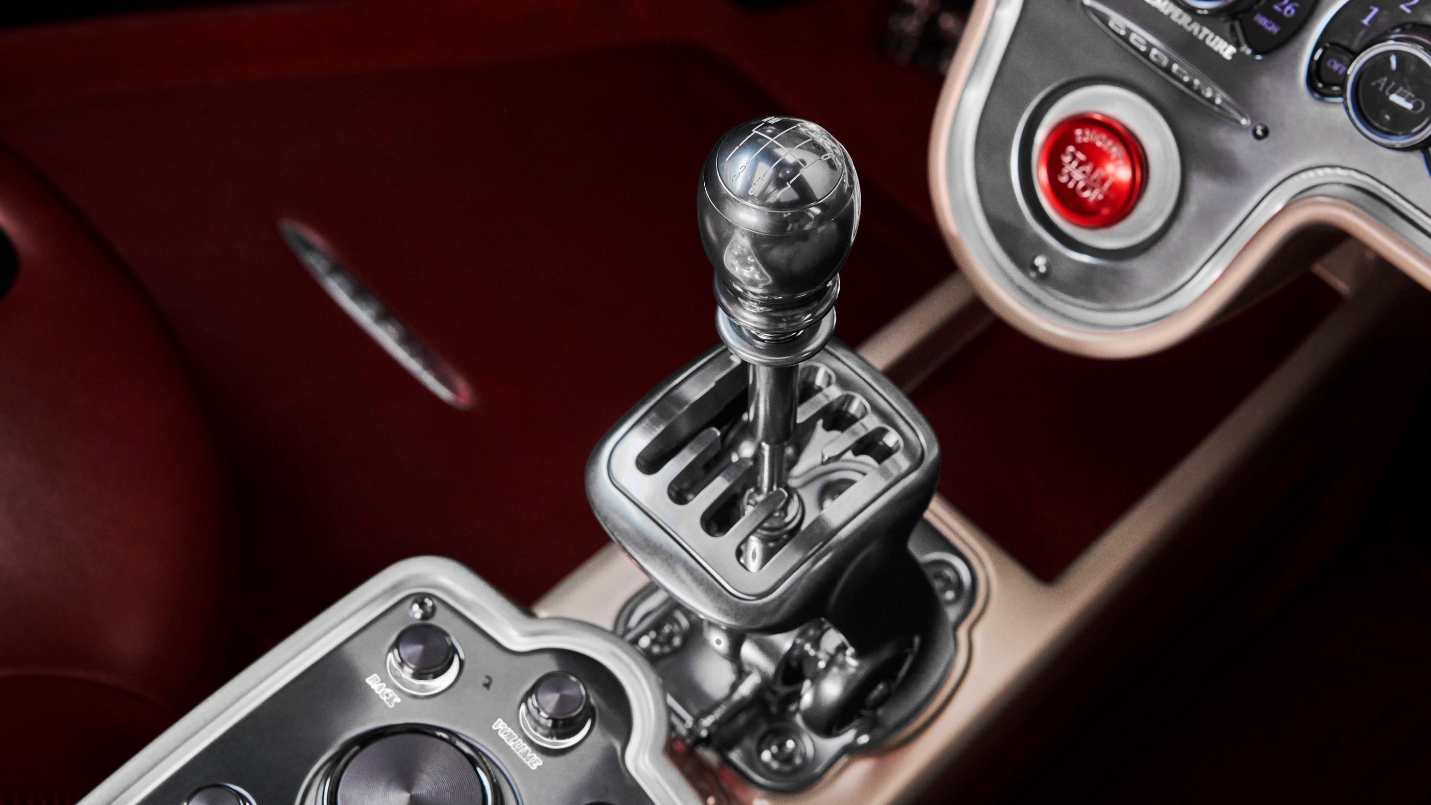 The gear lever and open mechanism seen from above
