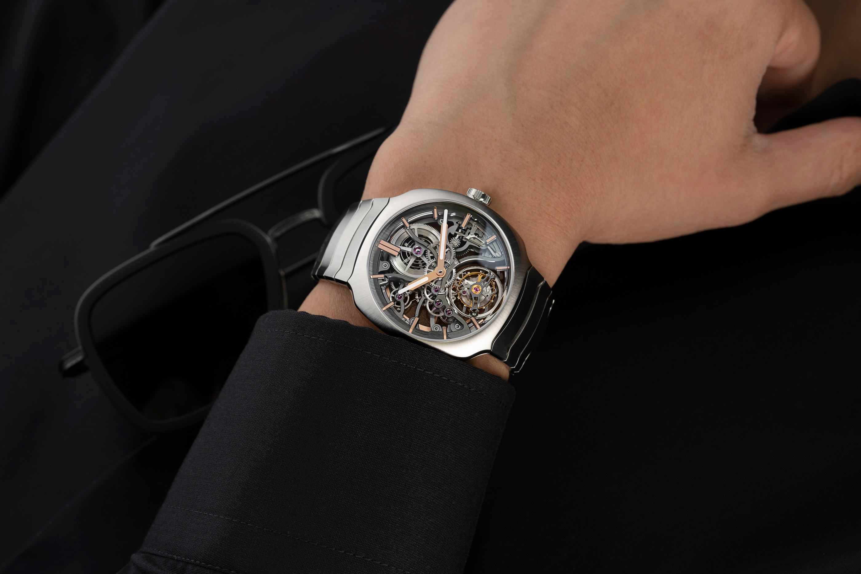Reference 6814-1200 on the wrist in official styling photography