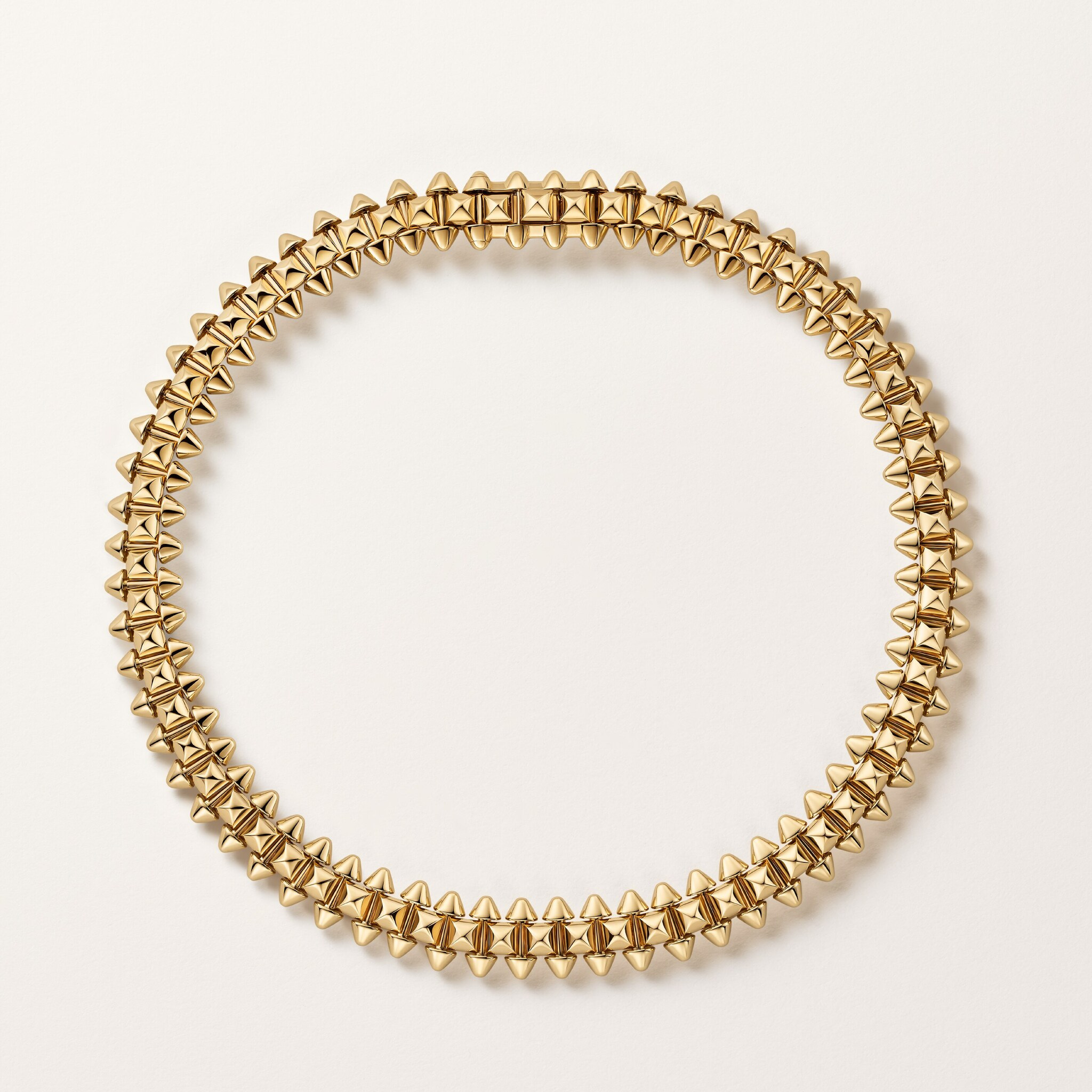 Top view of the flexible Clash bracelet’s repeating circular outline