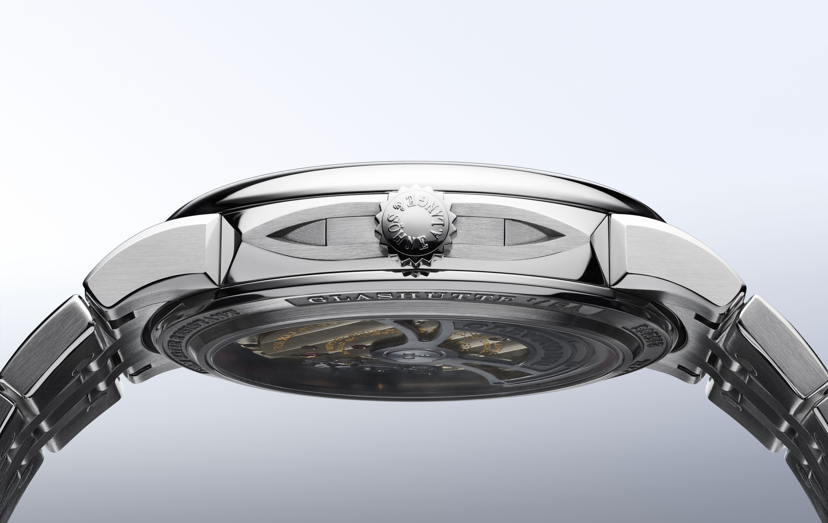 Side profile of the steel Odysseus case and crown, official 2019 press photograph