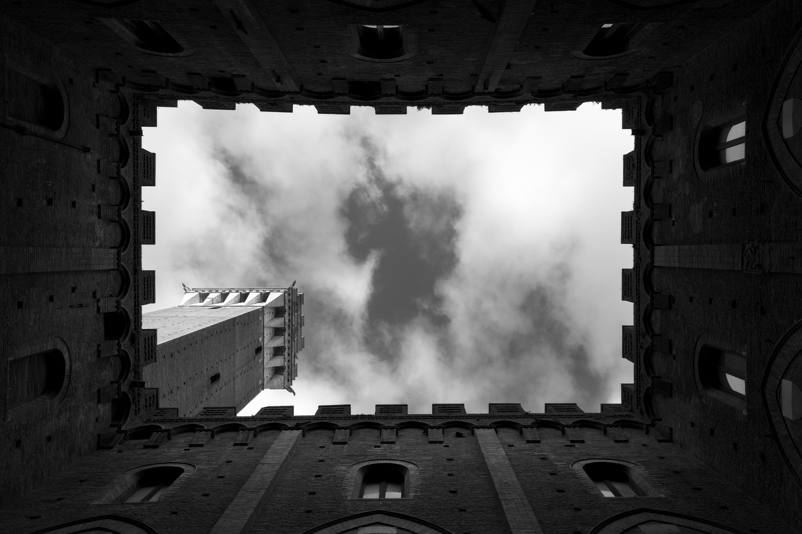 Monochrome architectural sample published in Leica's Q3 Monochrom presentation