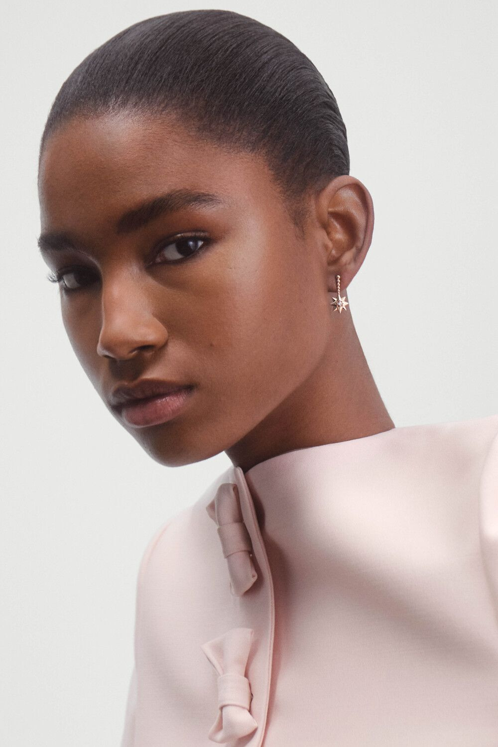 Rose des Vents jewellery in the official portrait
