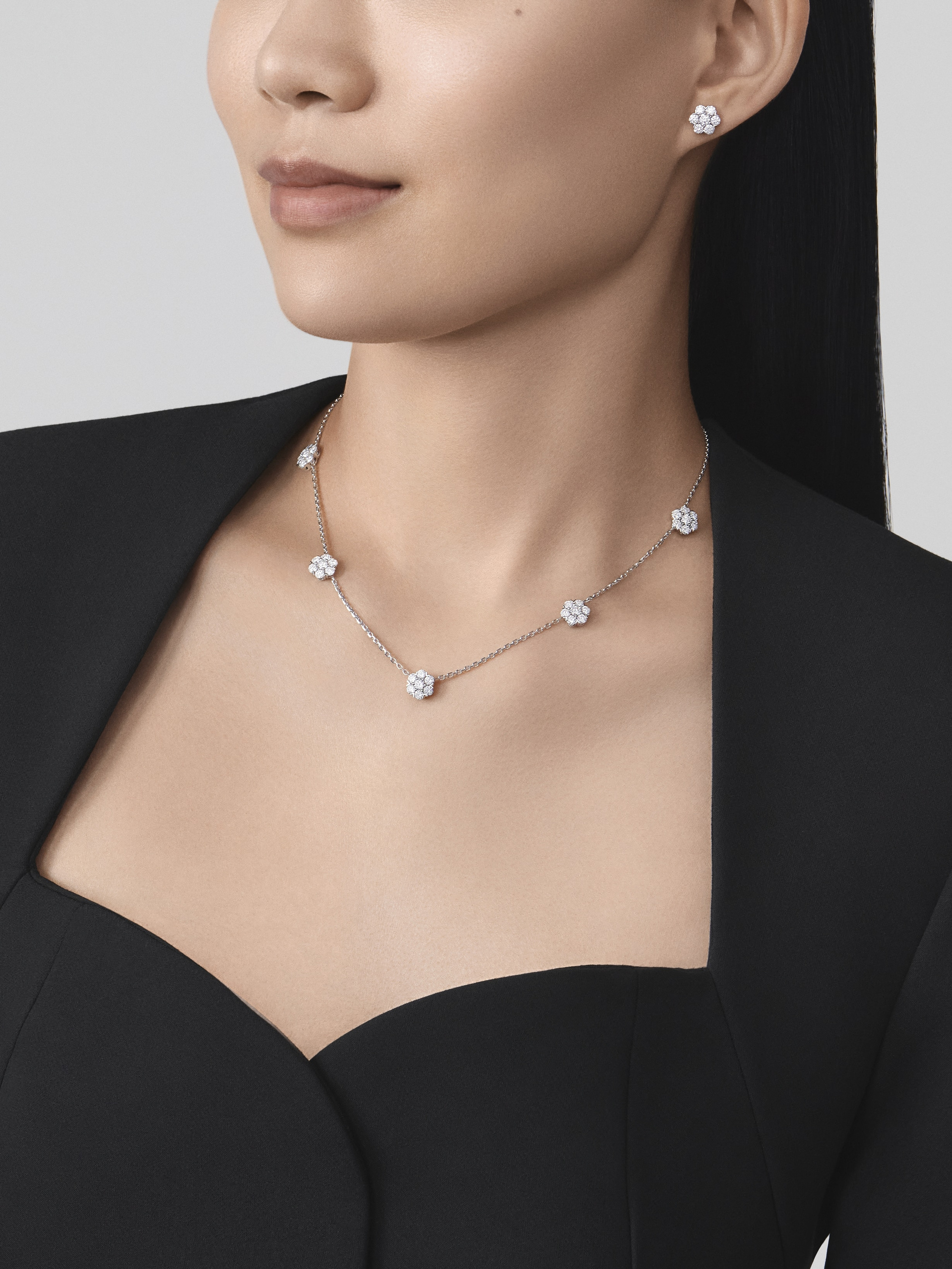 Fleurette necklace worn at the neckline
