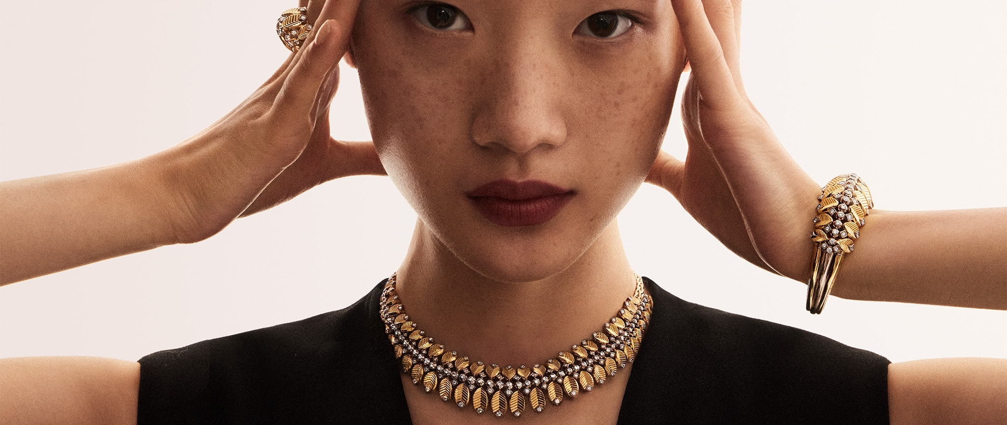 Grain de Café jewellery worn in Cartier’s wide campaign portrait