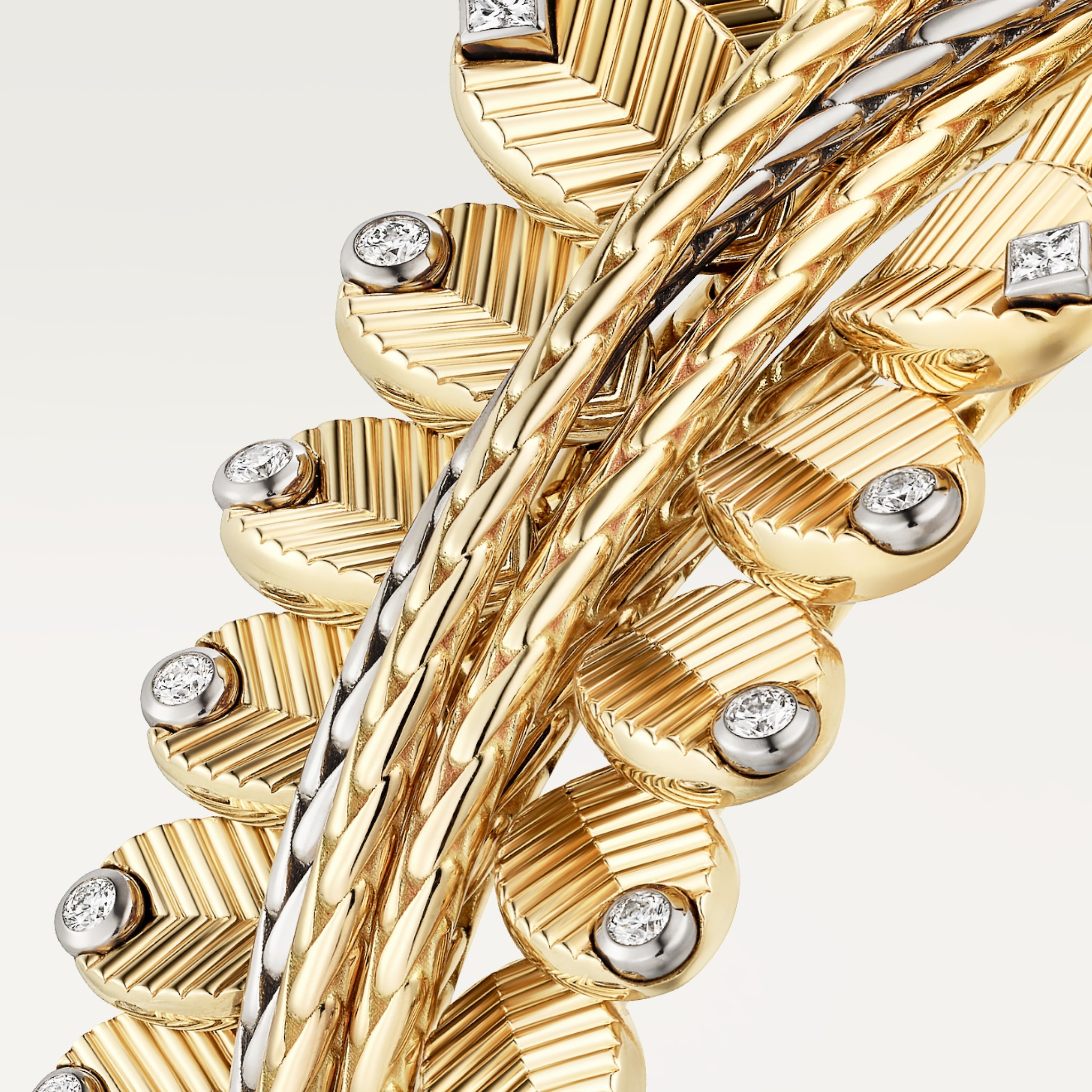 The bracelet’s rear and internal construction in the official product view