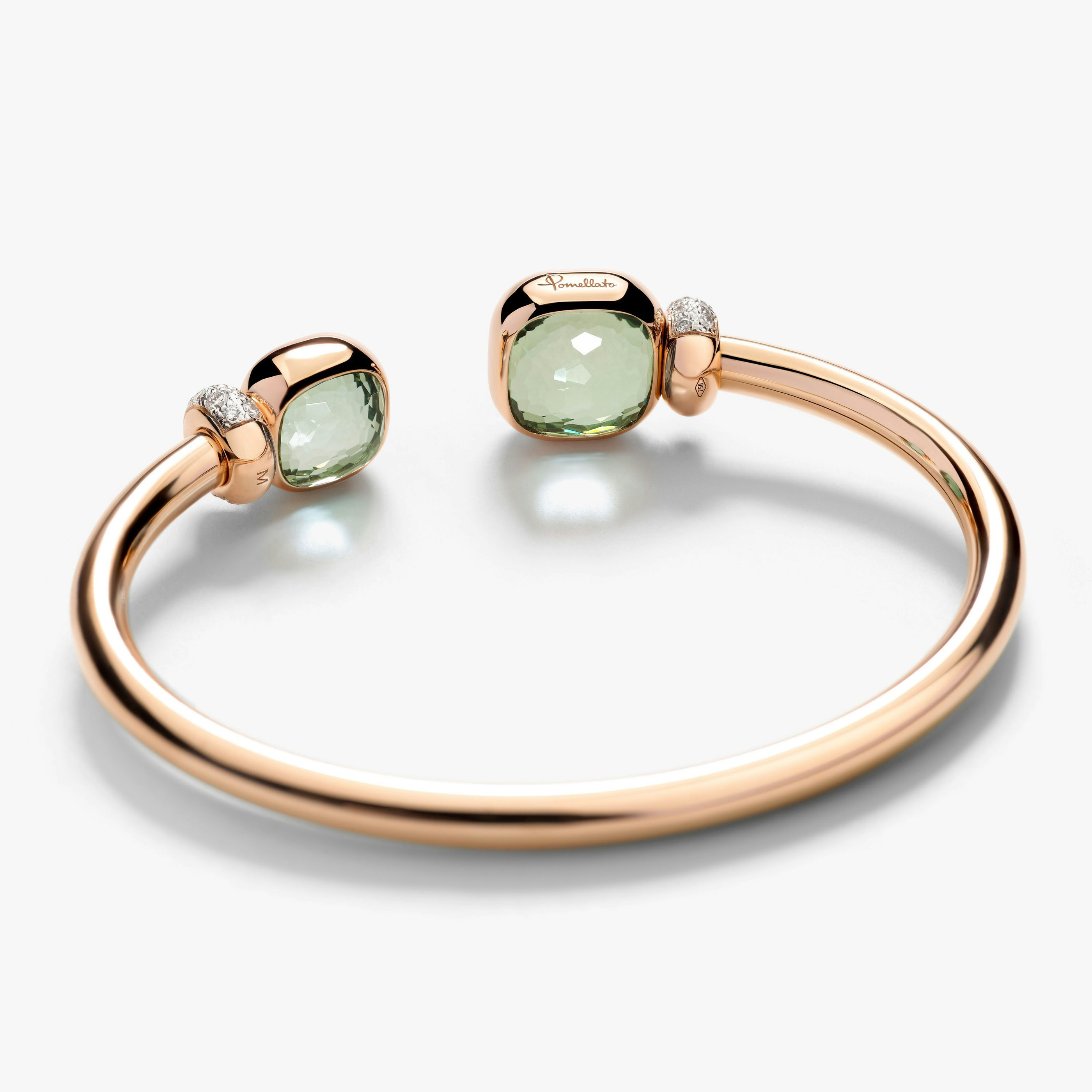 An alternative view of the same bangle’s profile