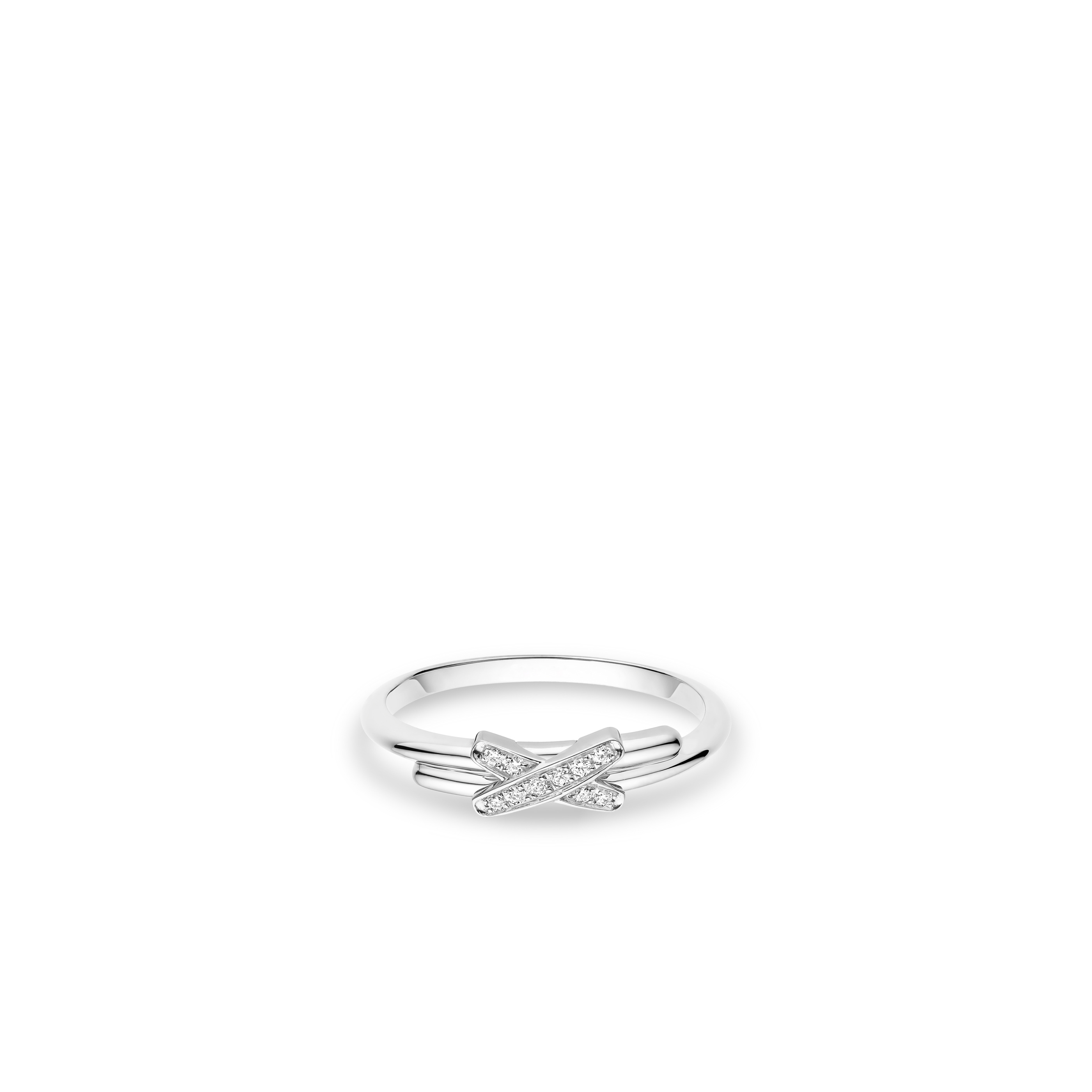 A white-metal Liens ring, shown as a complete object