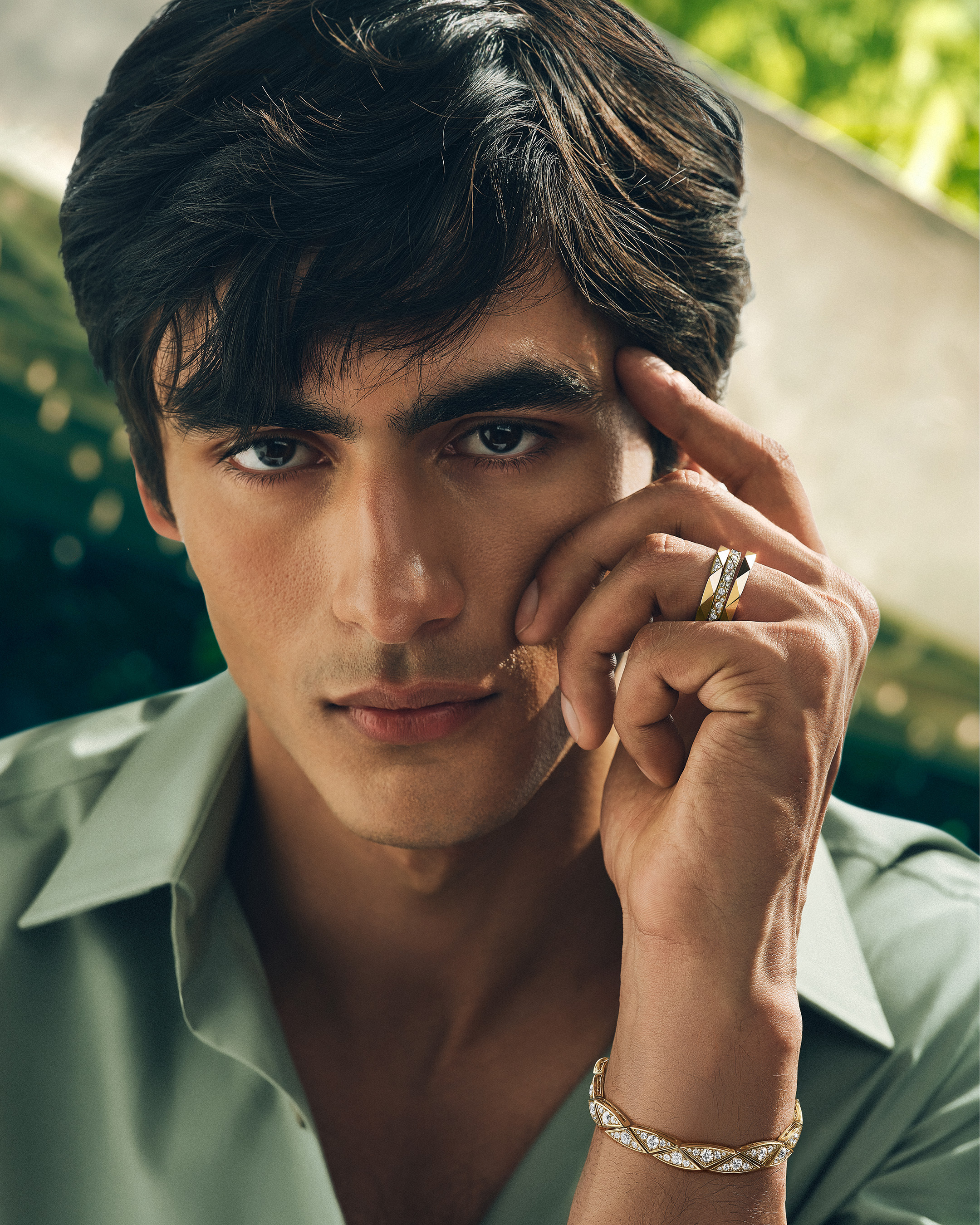 Laurence Graff Signature rings worn in the official portrait