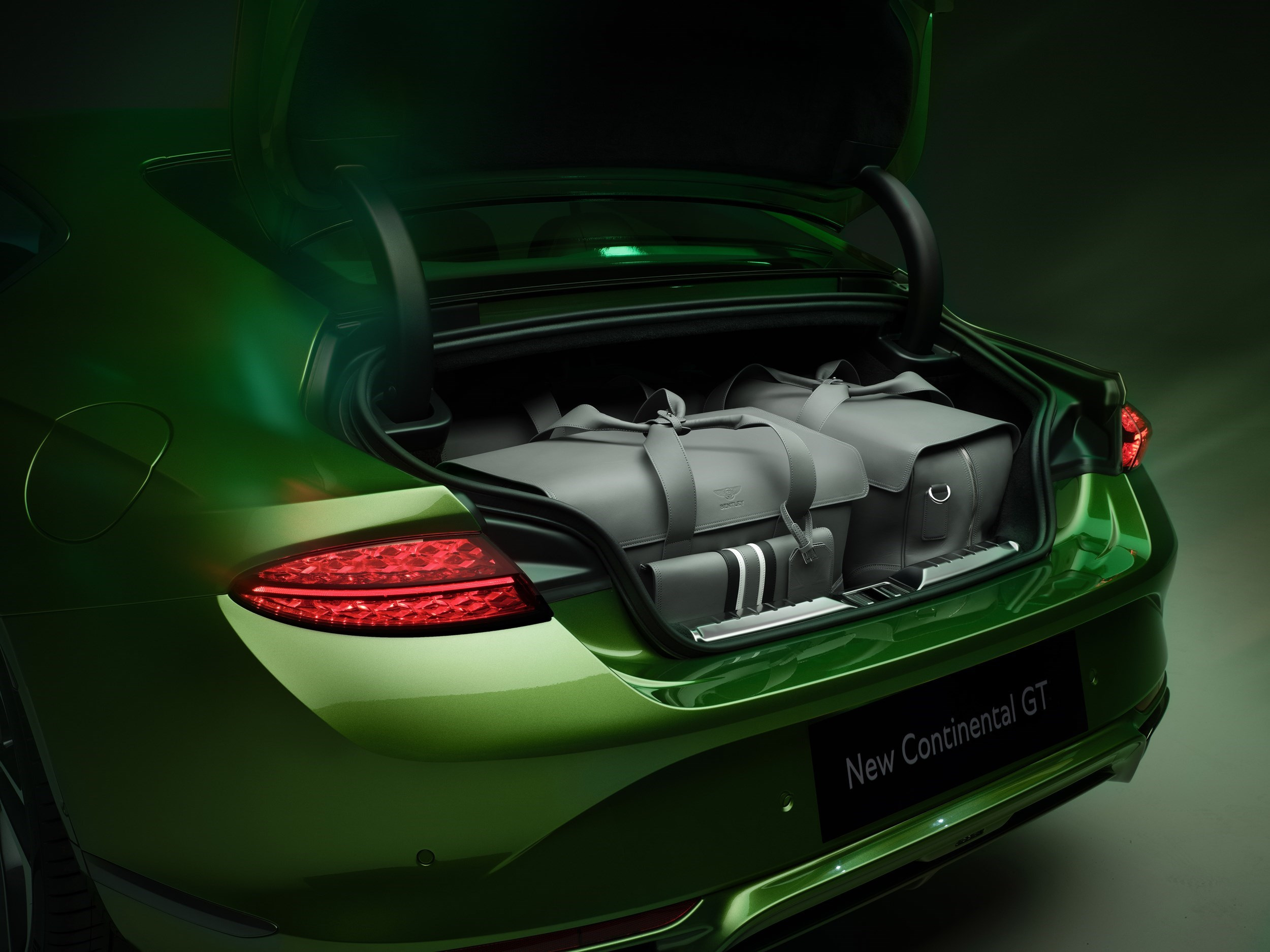 Official luggage-compartment view of the Continental GT Speed.