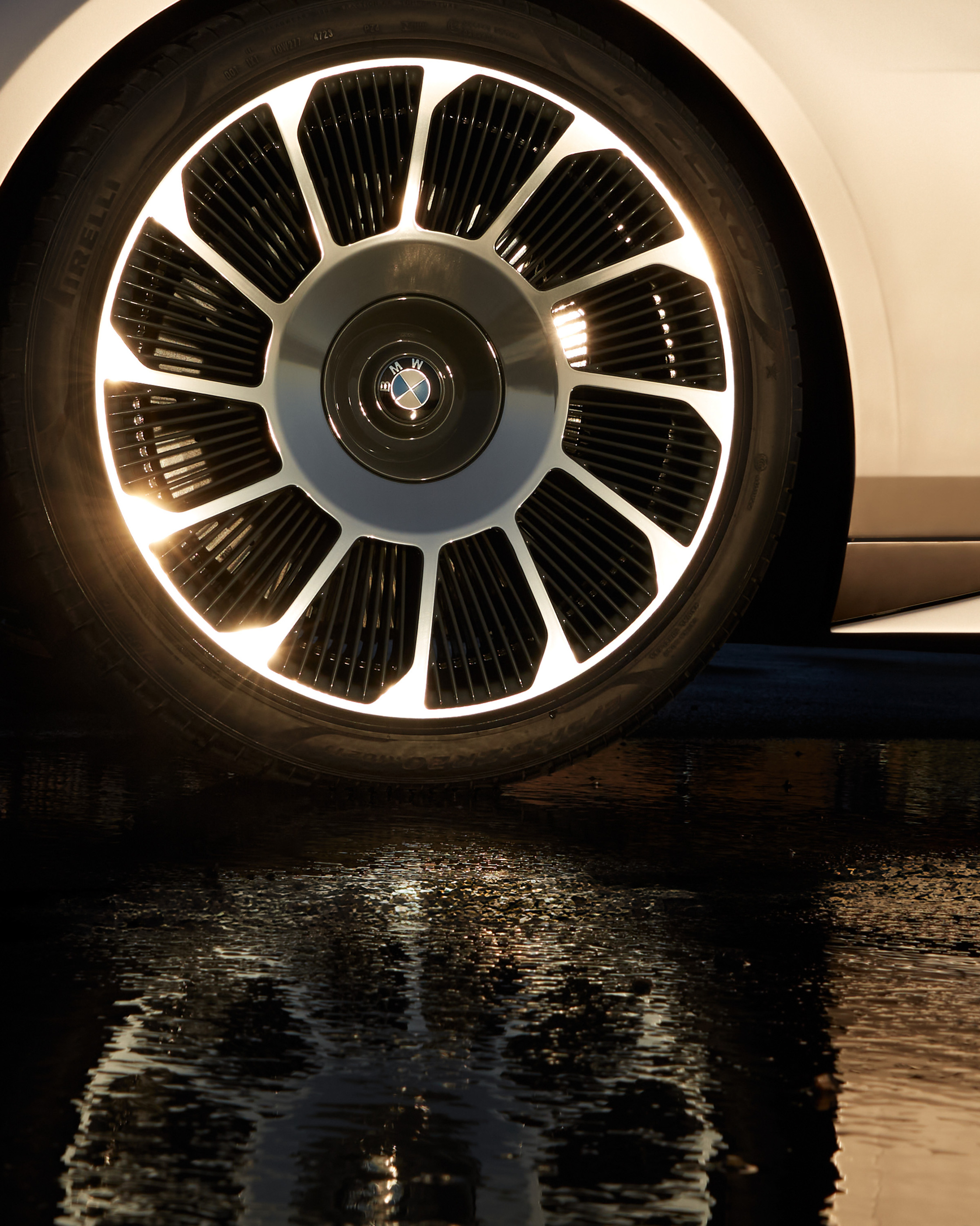 Skytop wheel design in the official production-announcement sequence.