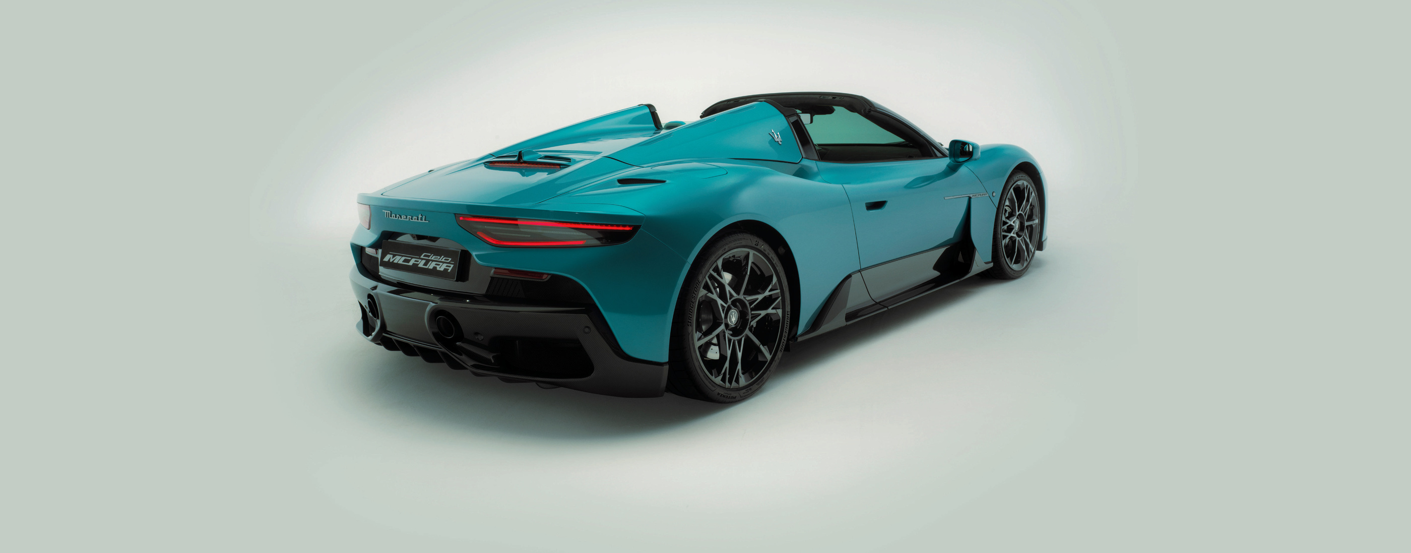 Official catalogue studio visual of MCPURA Cielo with the roof open.
