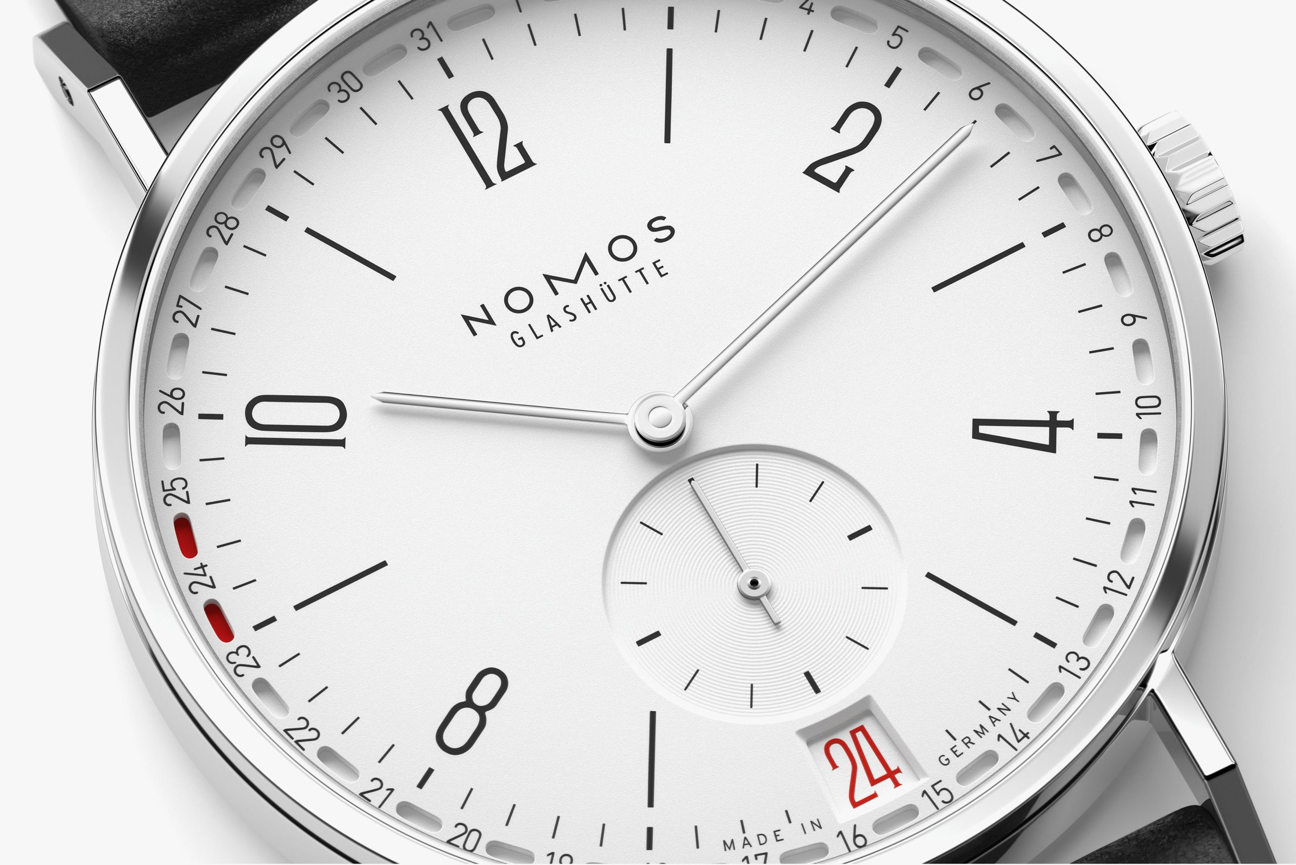 The outer date ring and central time display of Tangente 2date.