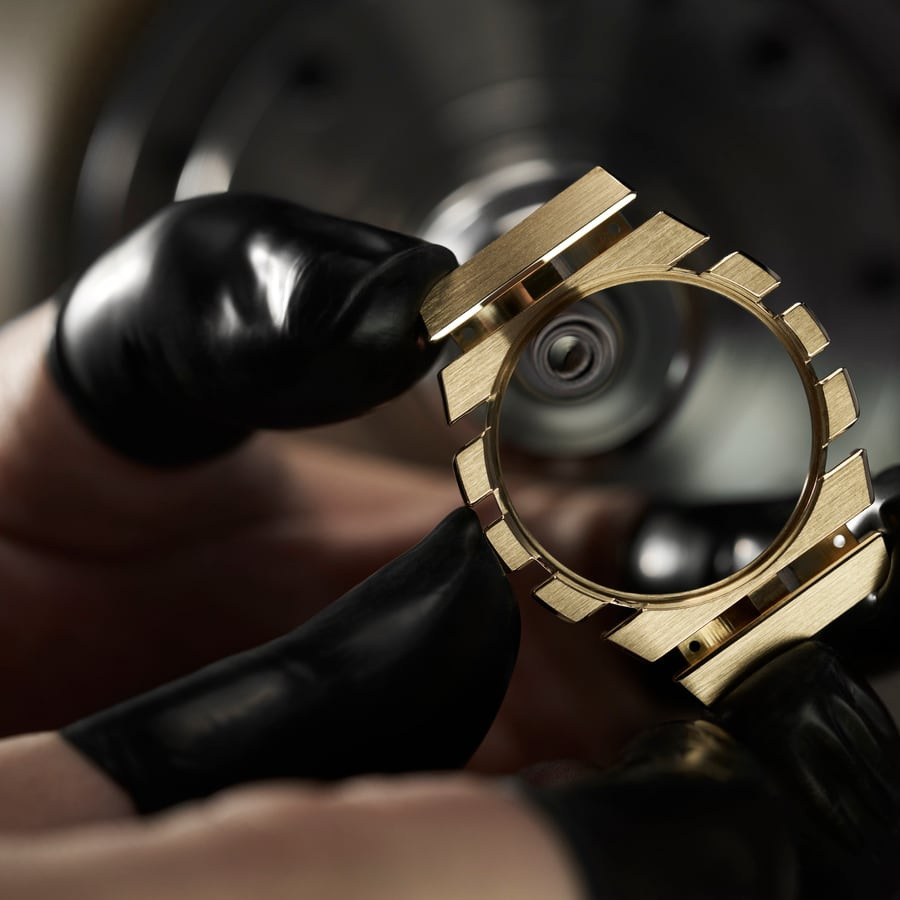 Case finishing in the official Polo 79 workshop imagery.