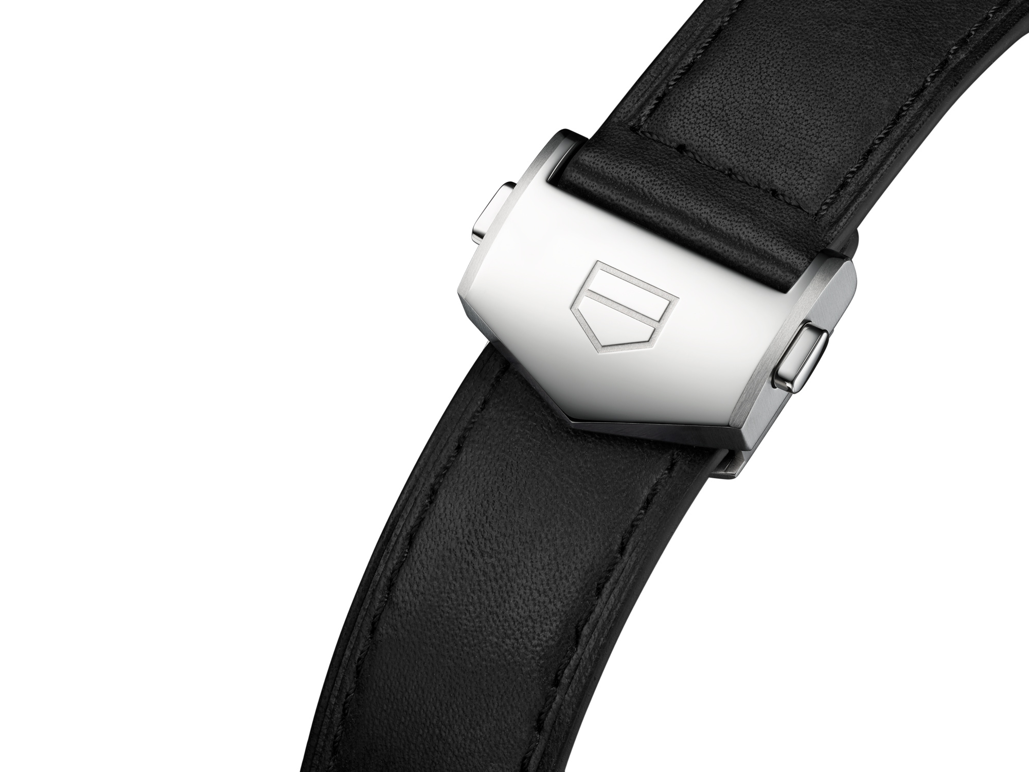 Folding clasp and strap in TAG Heuer’s official reference imagery.