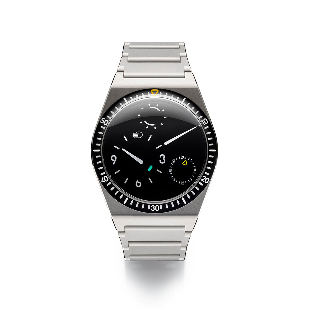 Black TYPE 7 on its integrated titanium bracelet.