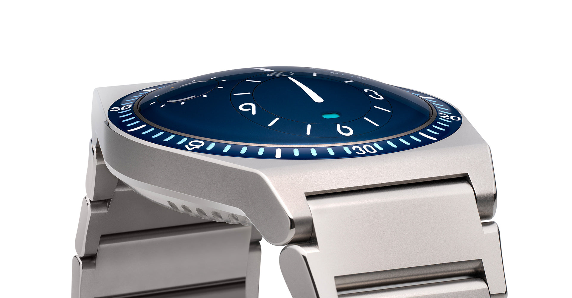 Blue TYPE 7 showing the junction between case and bracelet.