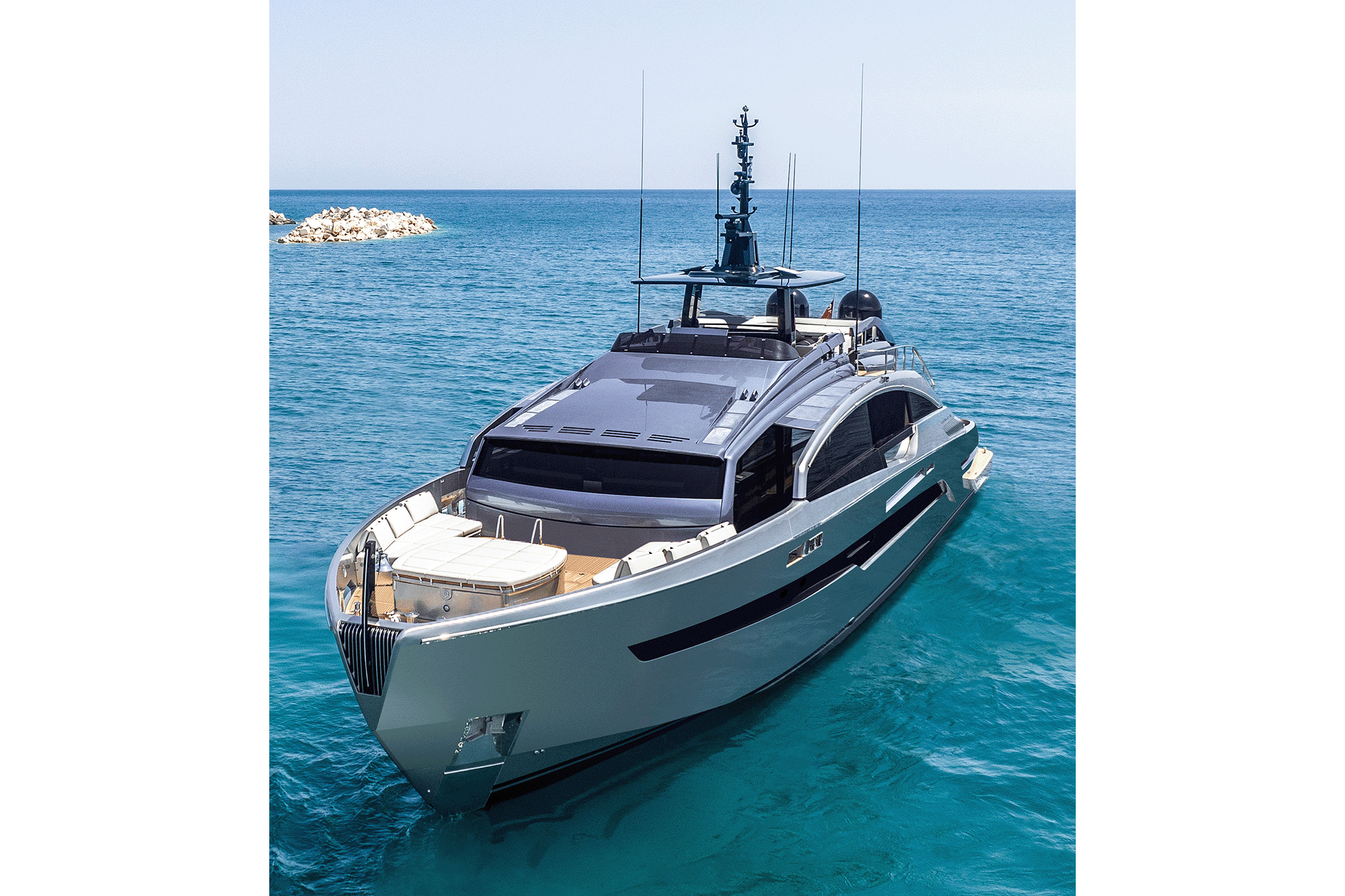 The GTX116 foredeck and complete forward architecture.