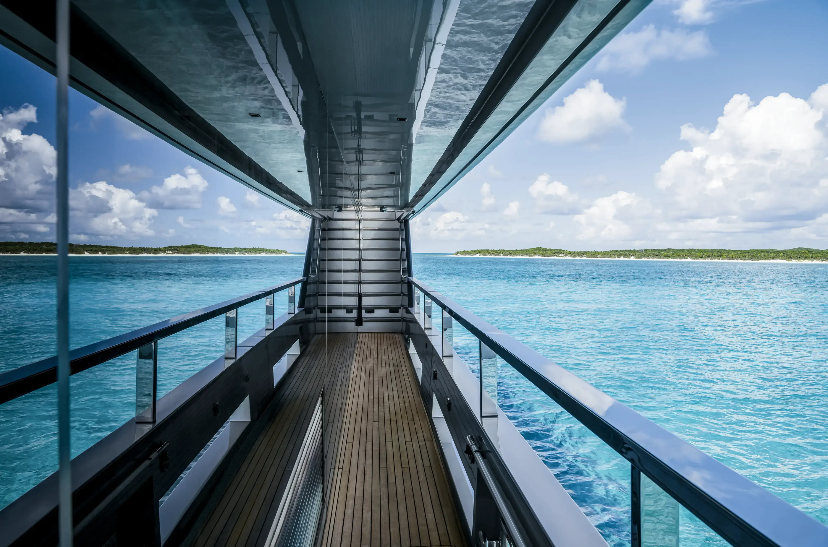 A side passage connecting the Riva 130 Bellissima exterior settings.