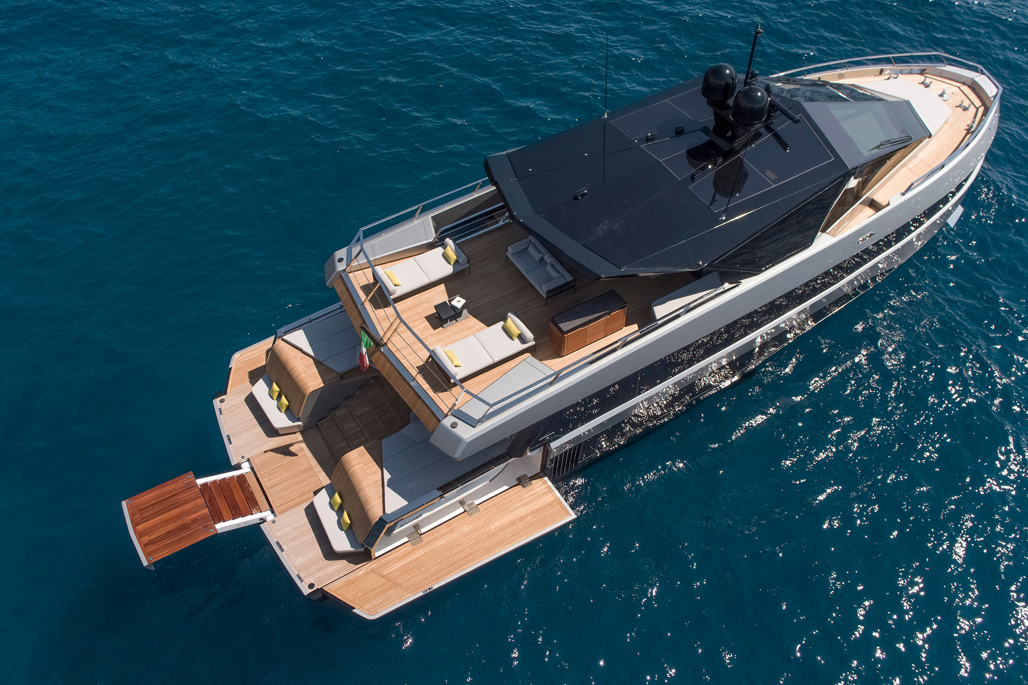 The wallywhy200 stern and side wings viewed from above.