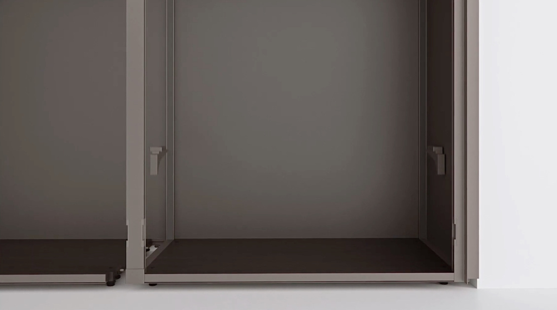 Official technical illustration of a storage interior; not a photograph of the complete room.