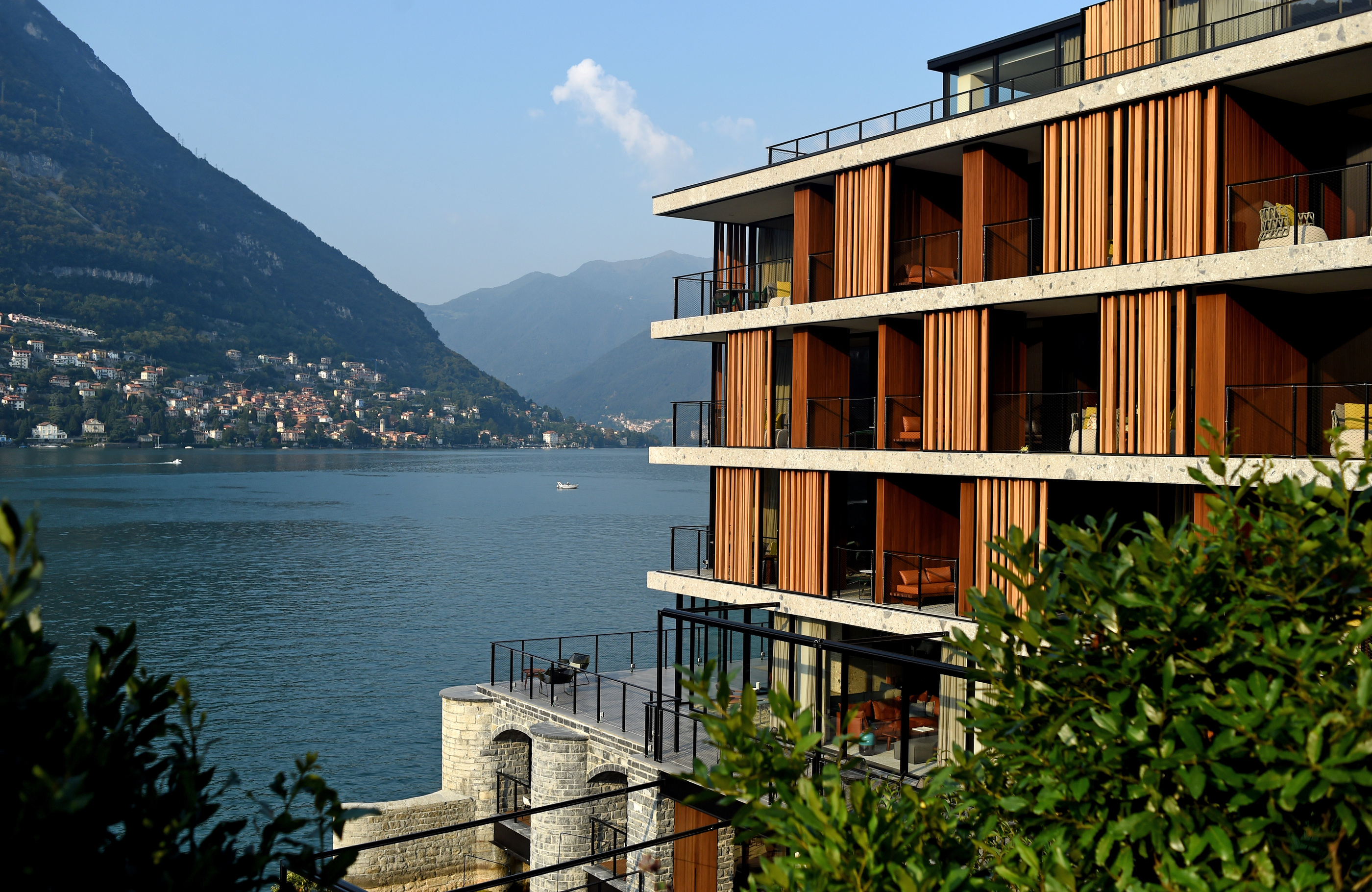 Il Sereno’s façade, with repeated verticals and deep edges beside Lake Como.