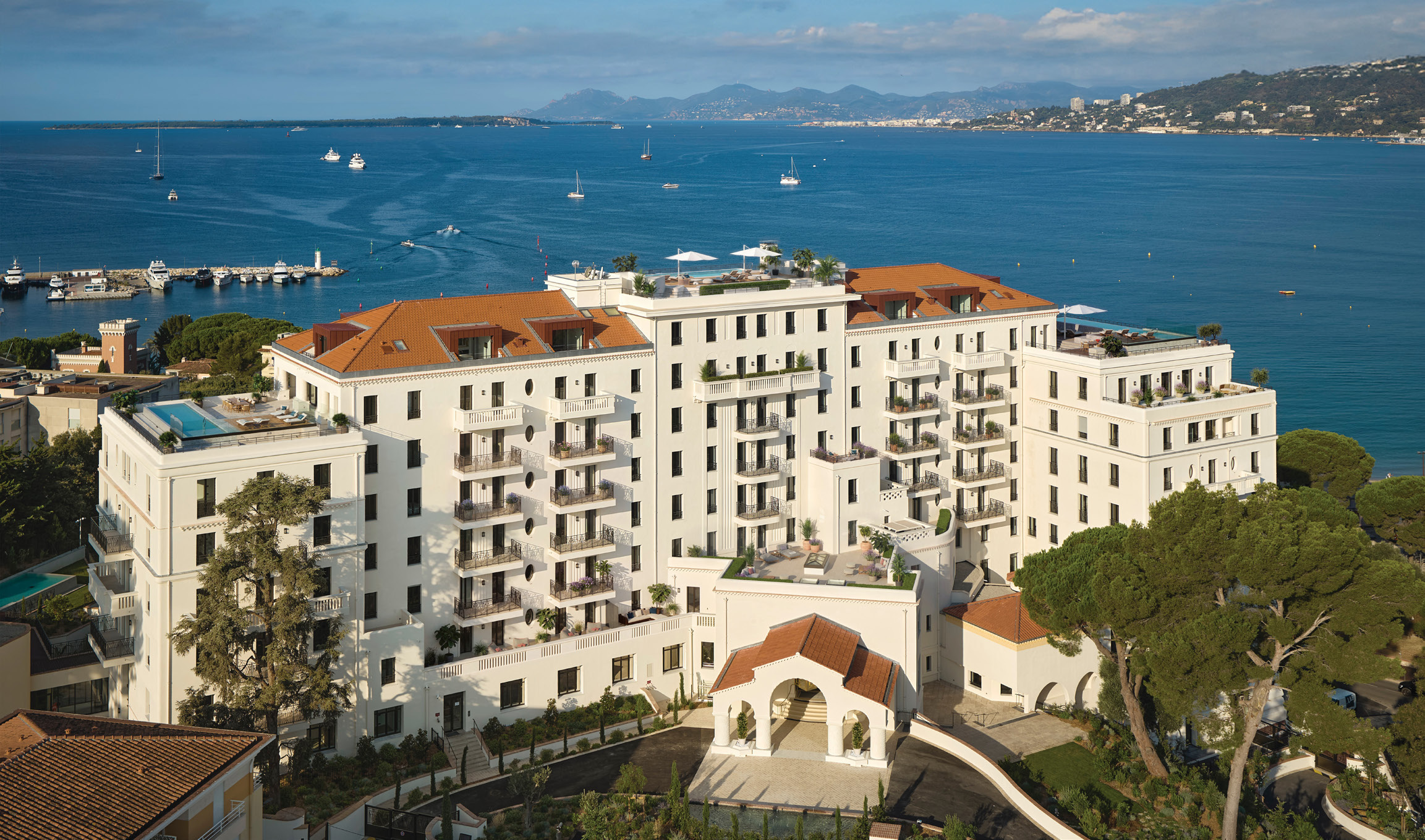 Le Provençal and its Mediterranean setting, reproduced from the official Crestron project PDF.