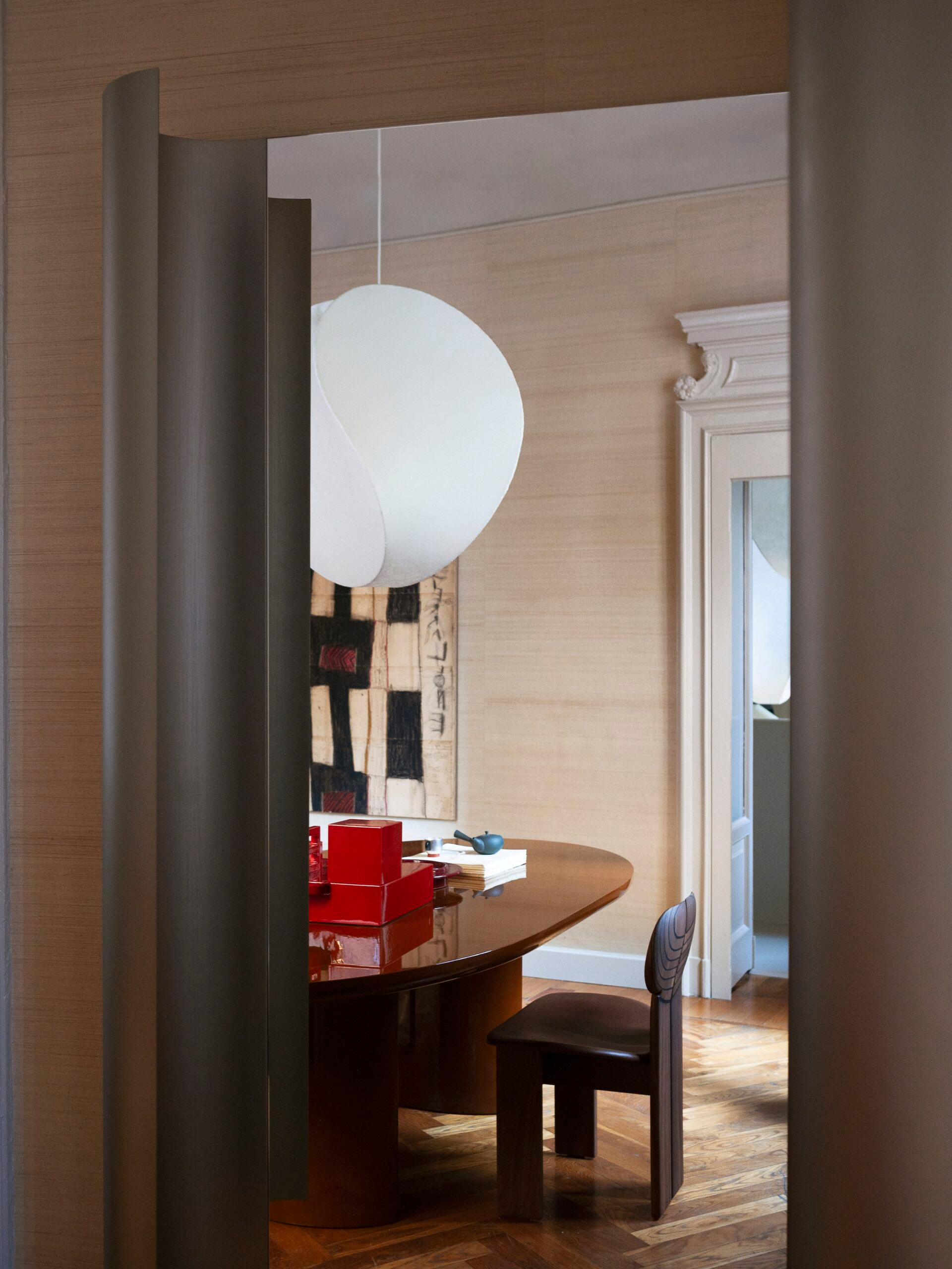 A threshold view links different room arrangements.