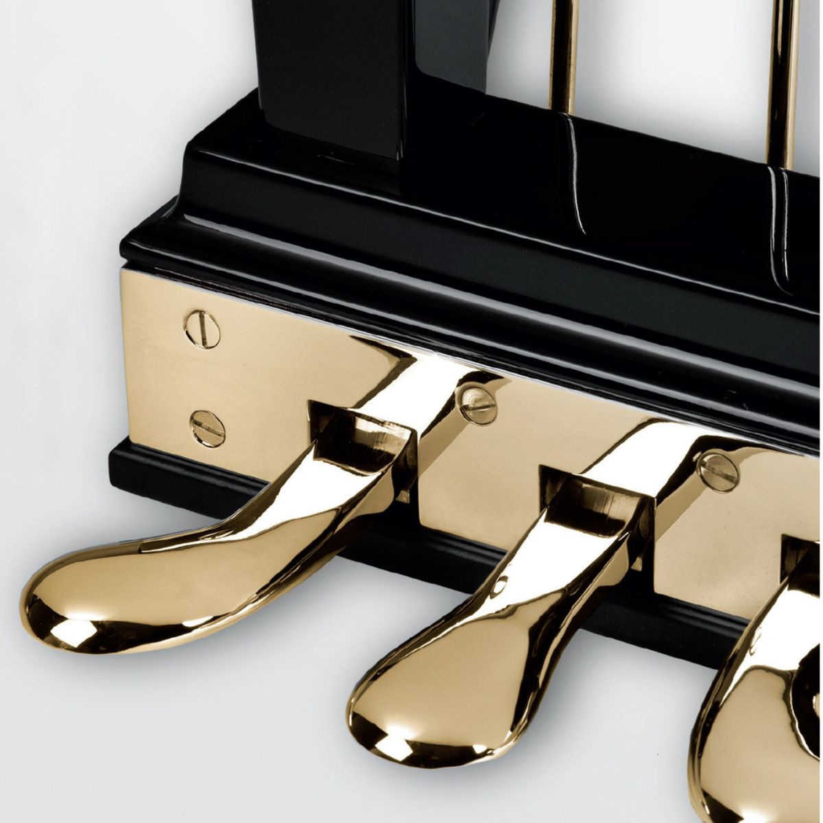 The piano’s pedals in Steinway’s official Spirio imagery.
