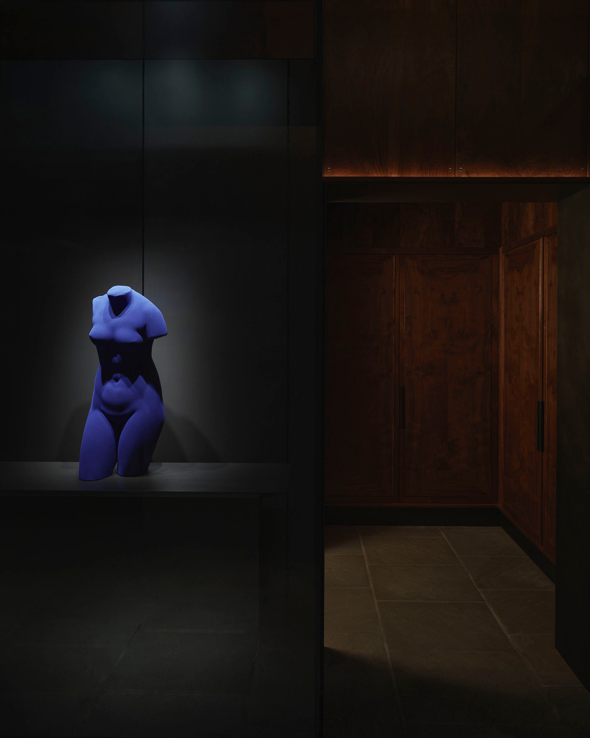 An individually lit object in the Marcel photographic sequence.