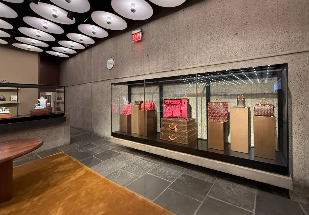 The gallery retail display published in Goppion’s Sotheby’s record.