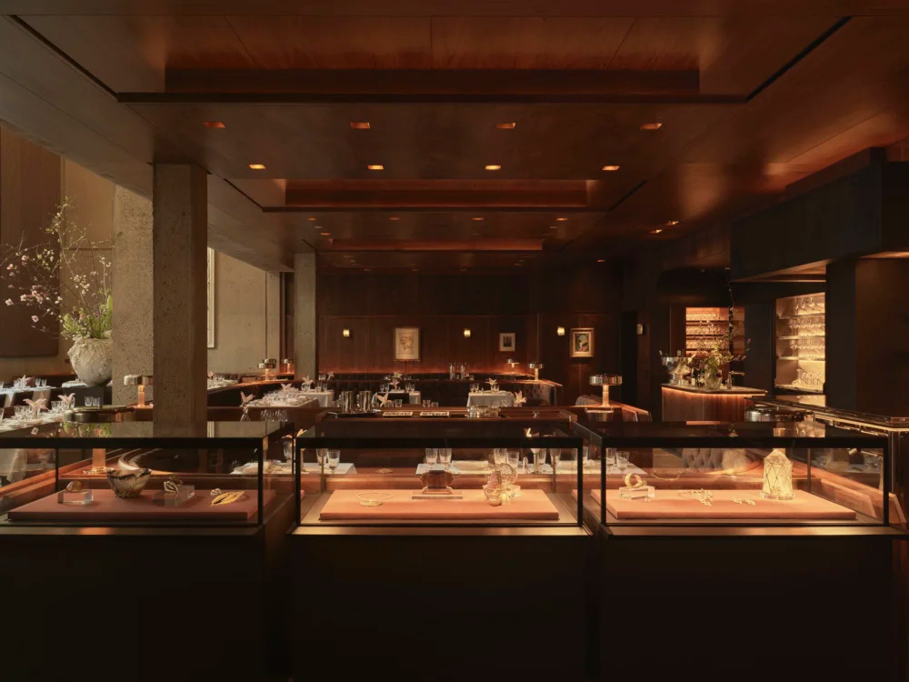 The restaurant’s wider arrangement of objects and tables.