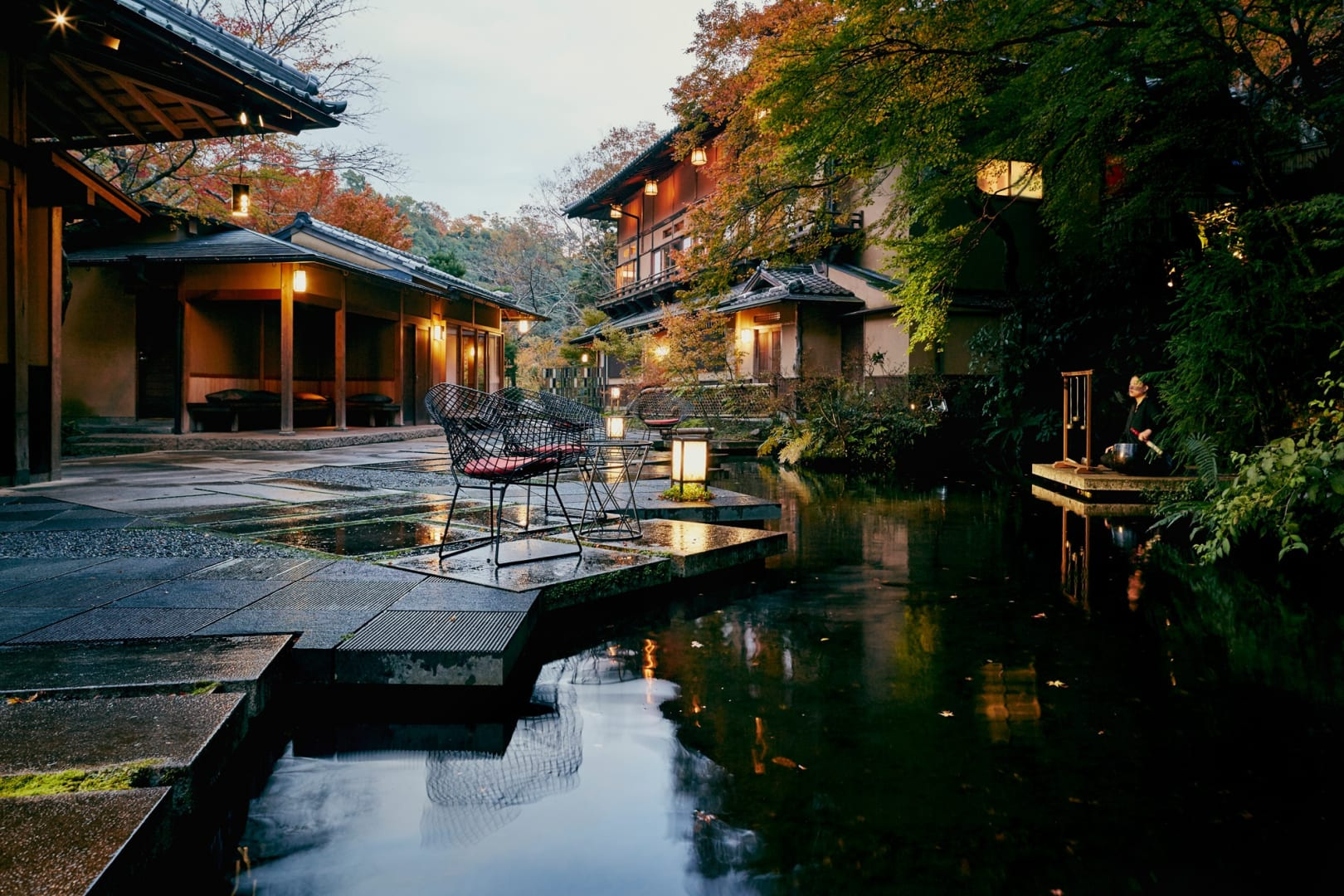 Buildings beside the garden in HOSHINOYA Kyoto’s published gallery.