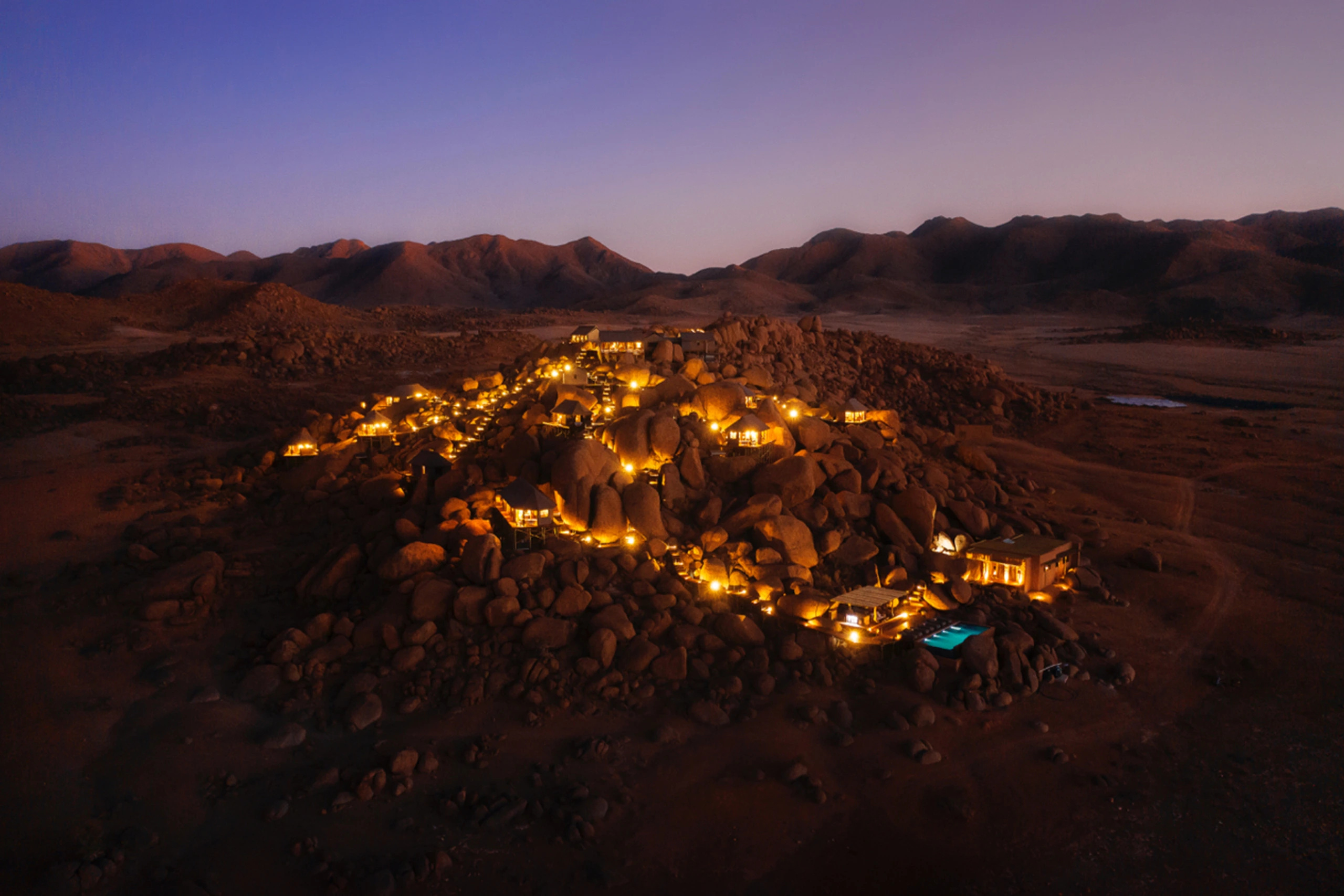Zannier Sonop among granite boulders at dusk in the operator’s official imagery.