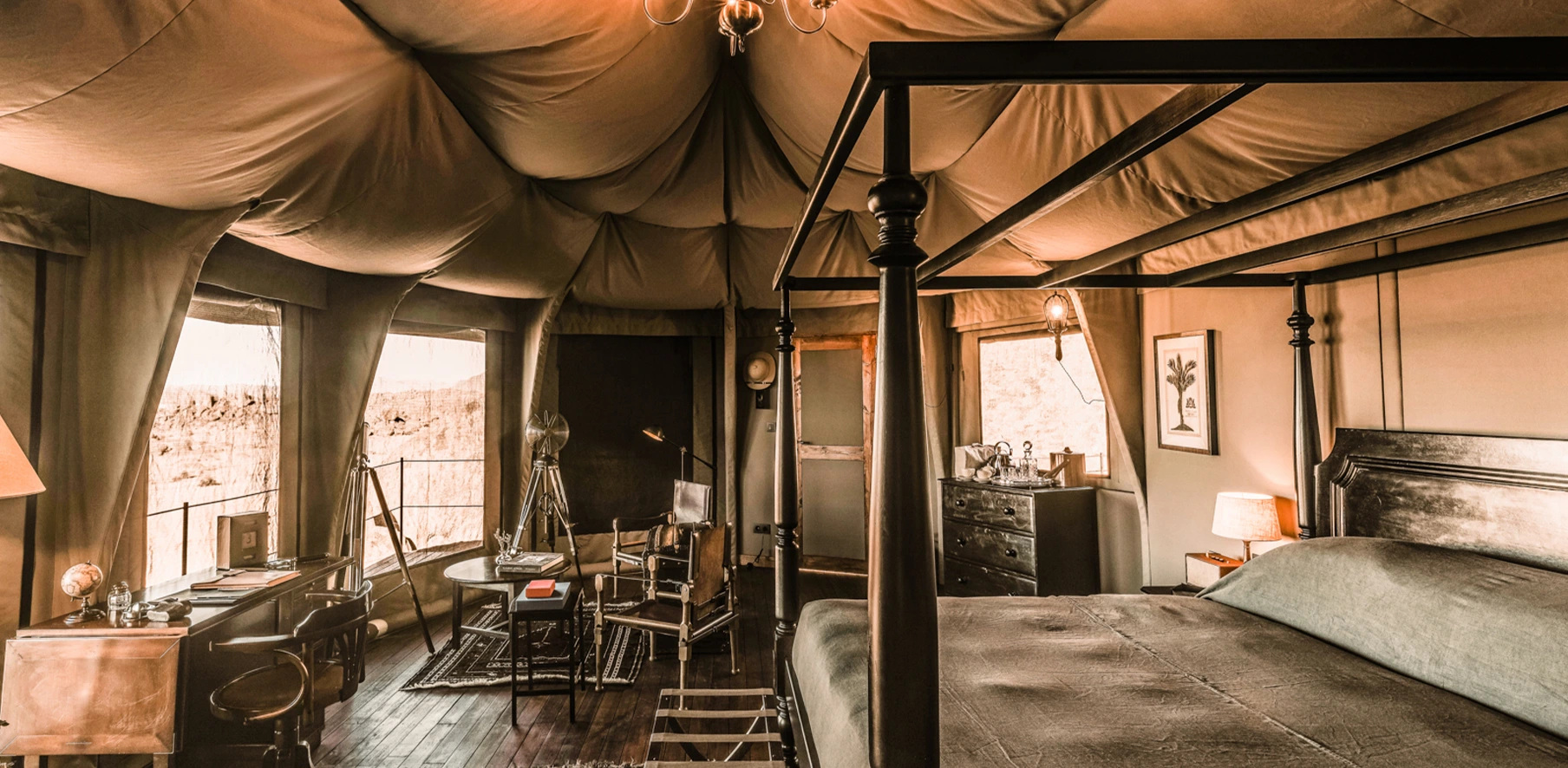 A bedroom and furnished lounge in Zannier Sonop’s official accommodation imagery.