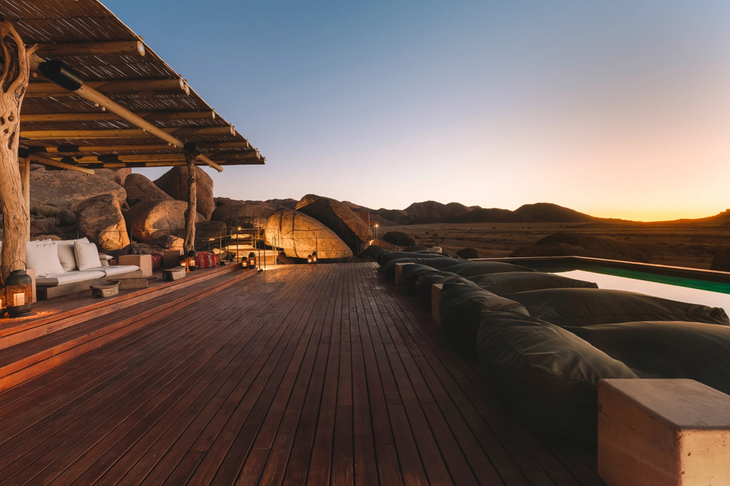 The pool-side deck and desert horizon in Sonop’s official photography.