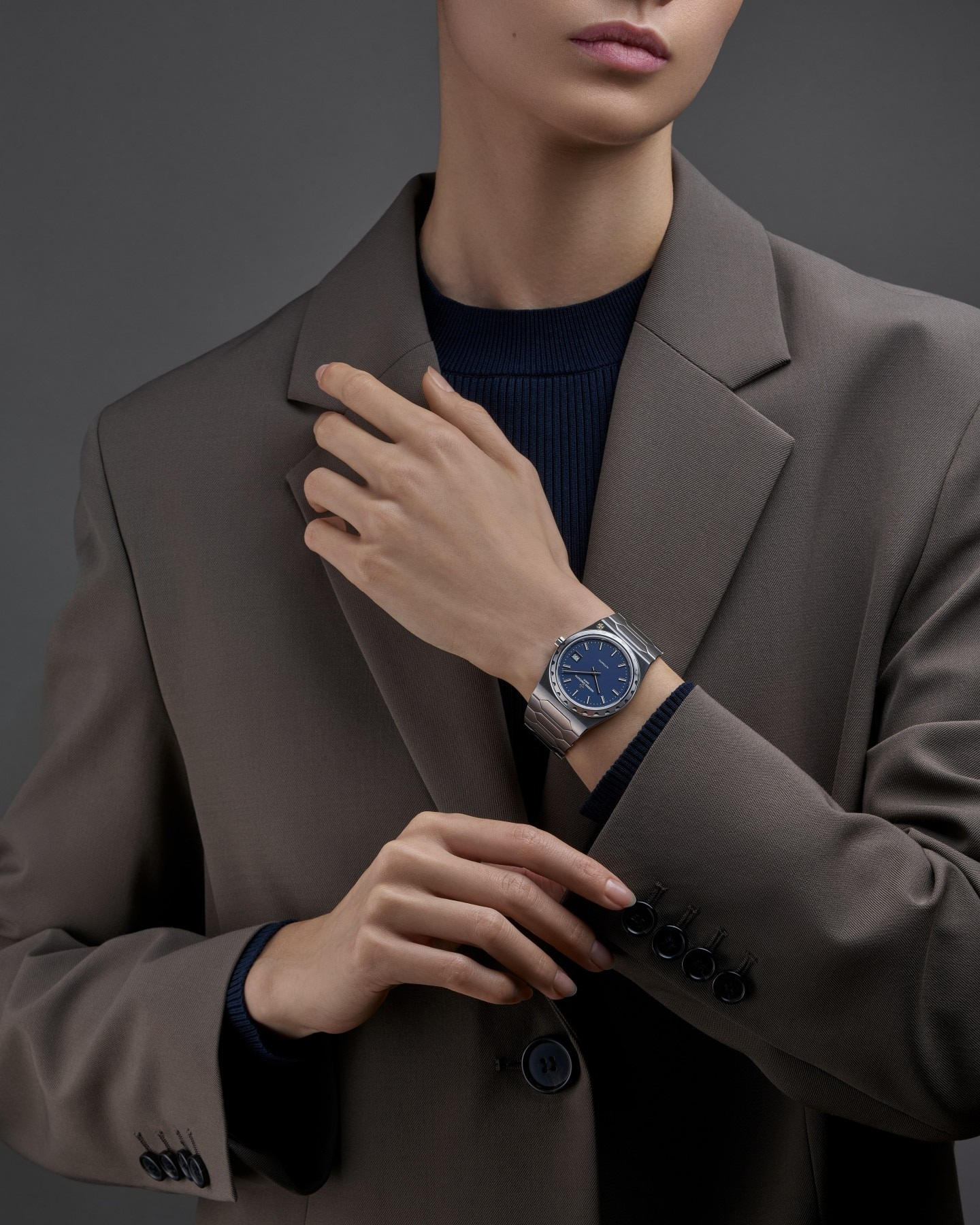 Another official wearing composition of reference 4200H/222A-B934.