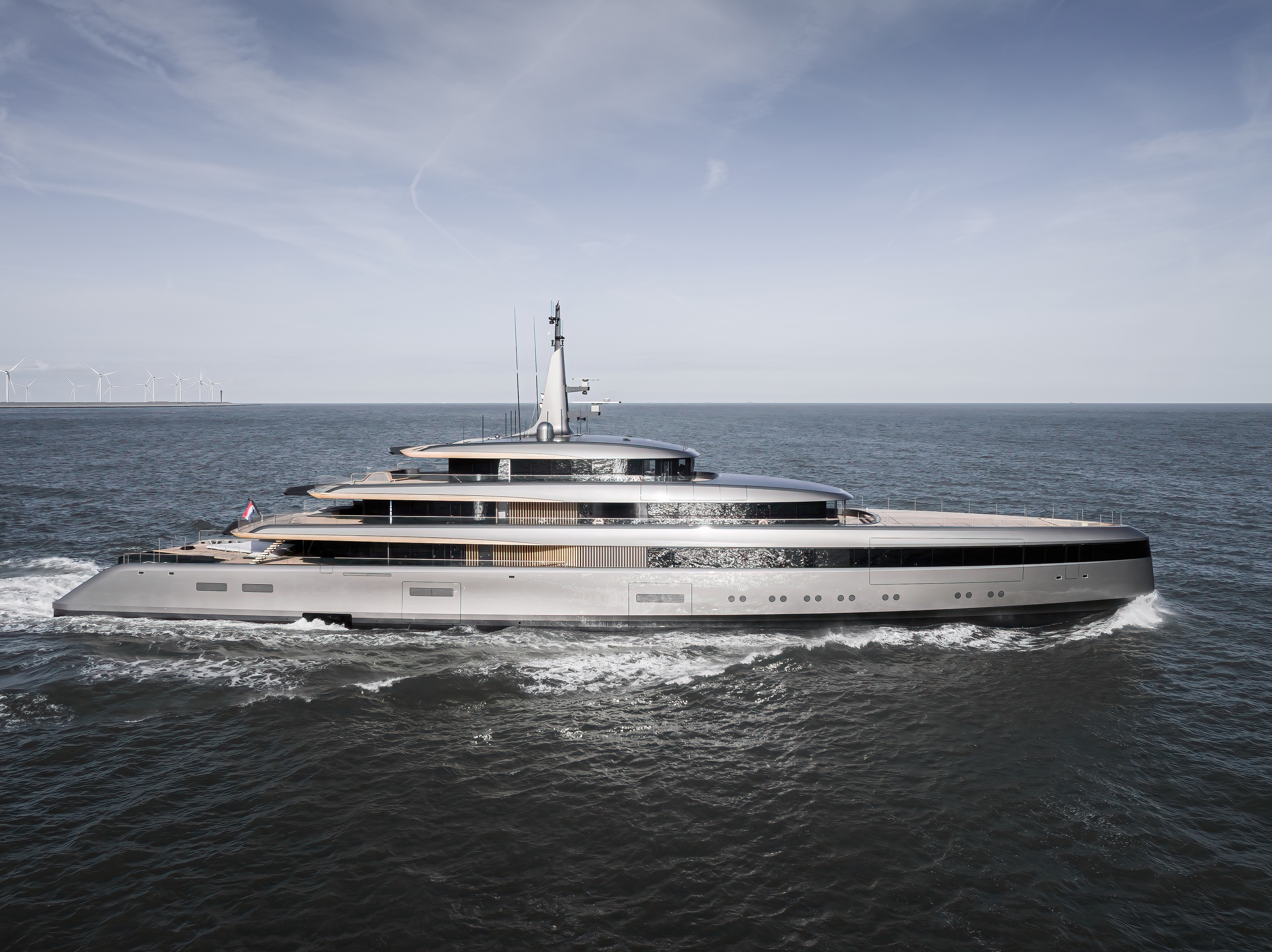 The long profile of the 84.20-metre Obsidian in the yard’s official photography.