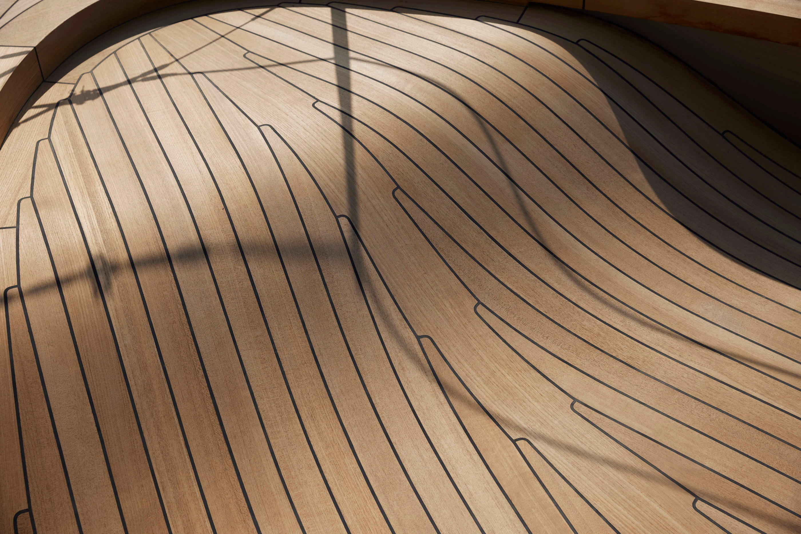 Curved deck planking and its sculpted edge in the official Obsidian photographic sequence.