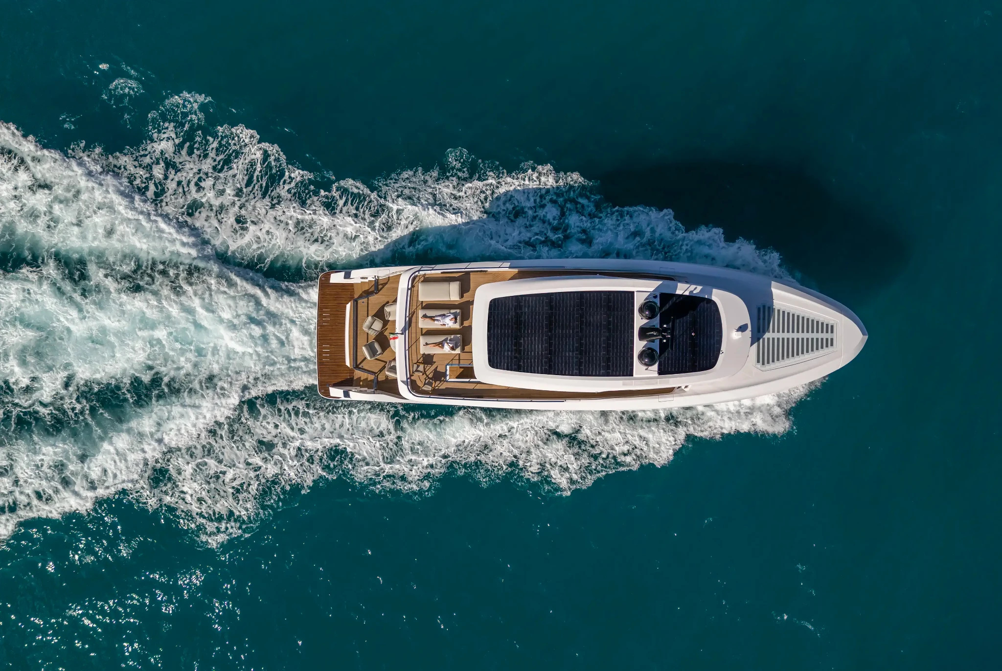 An overhead view of the yacht and the distribution of open and covered spaces.