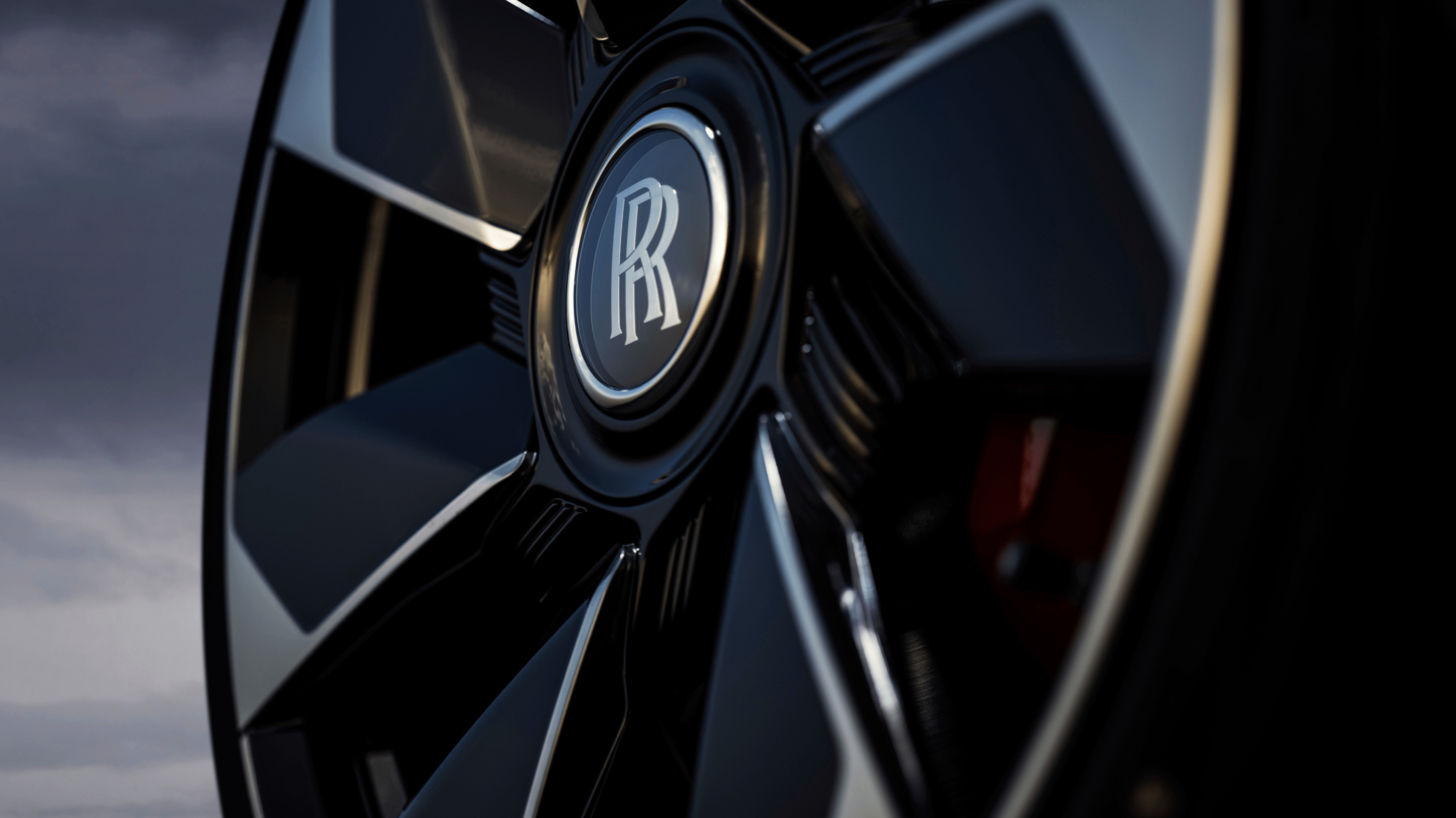 A wheel detail in the same official La Rose Noire photographic presentation.