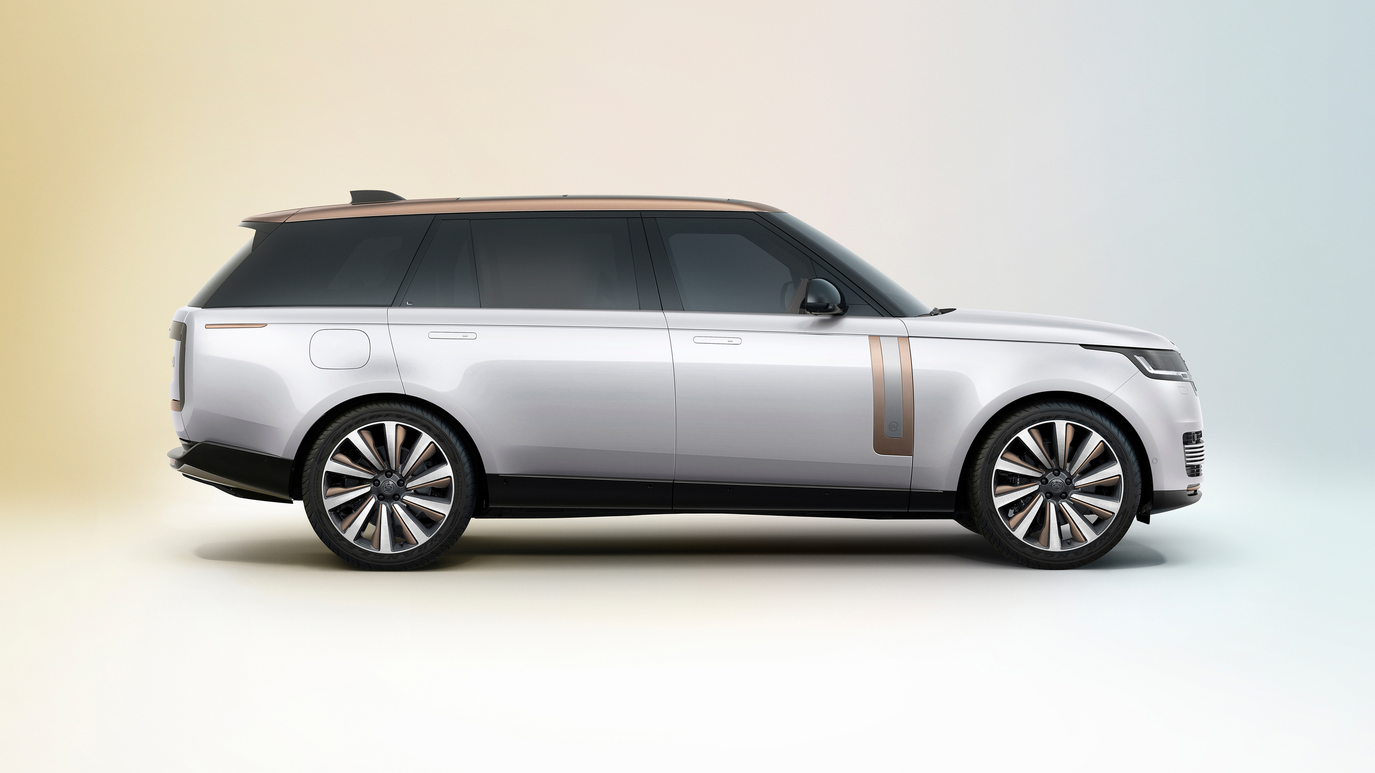 Range Rover SV Serenity in the original material programme’s official exterior studio presentation.